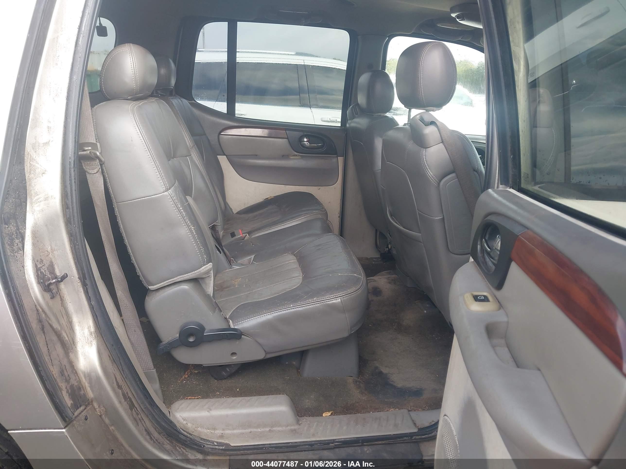 GMC ENVOY image 8