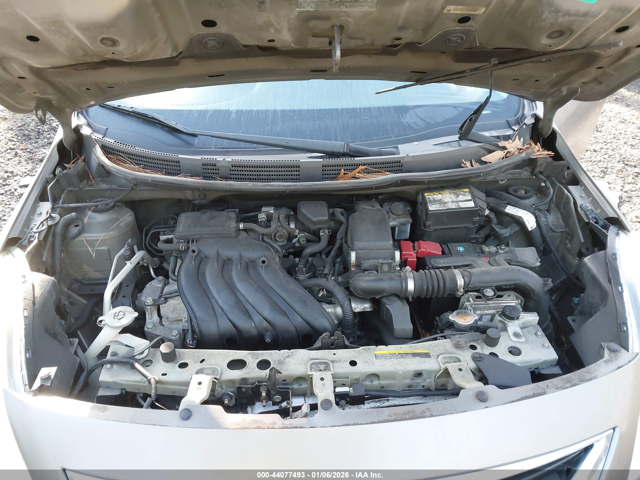 NISSAN VERSA image 10