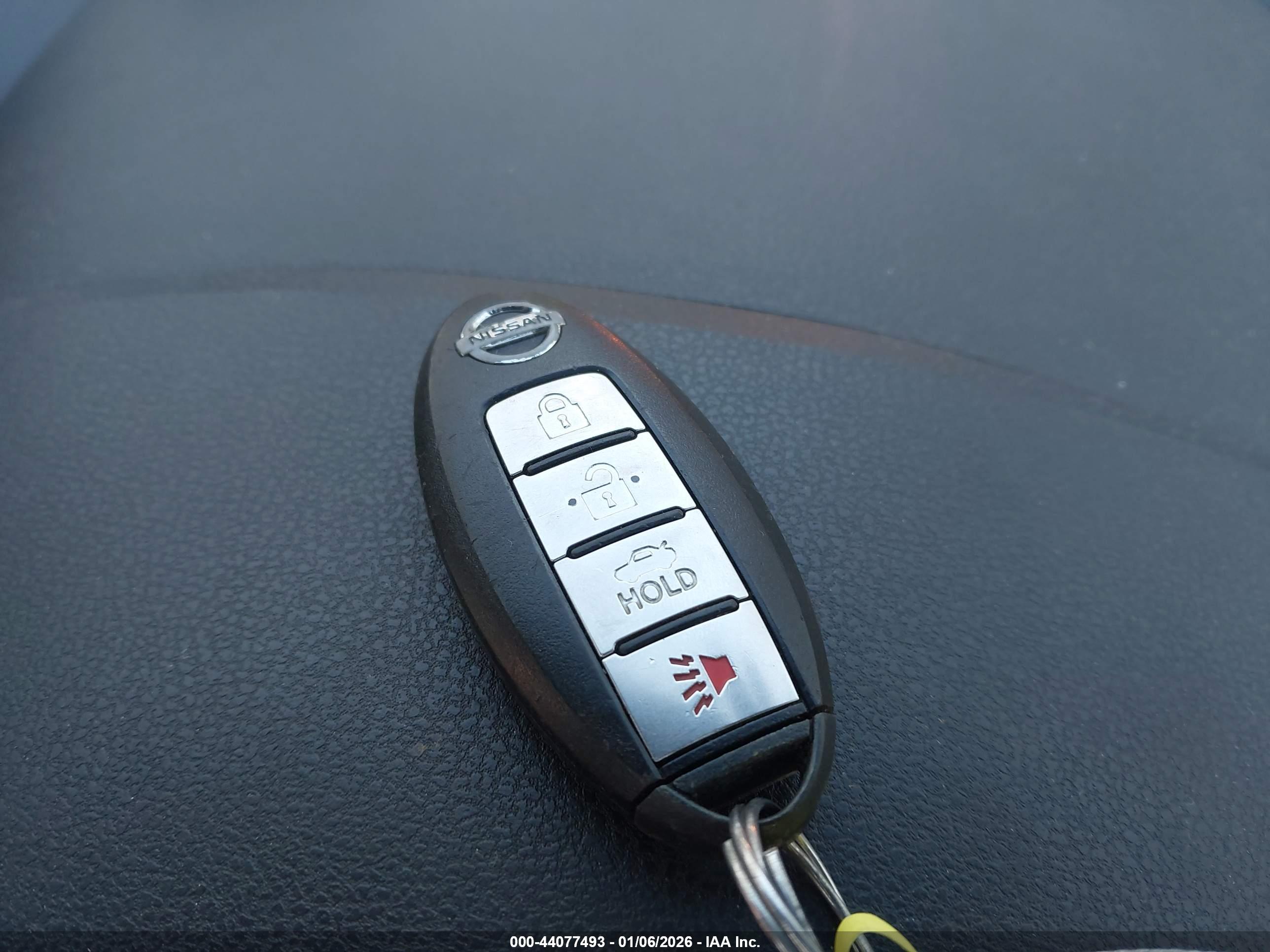 NISSAN VERSA image 11