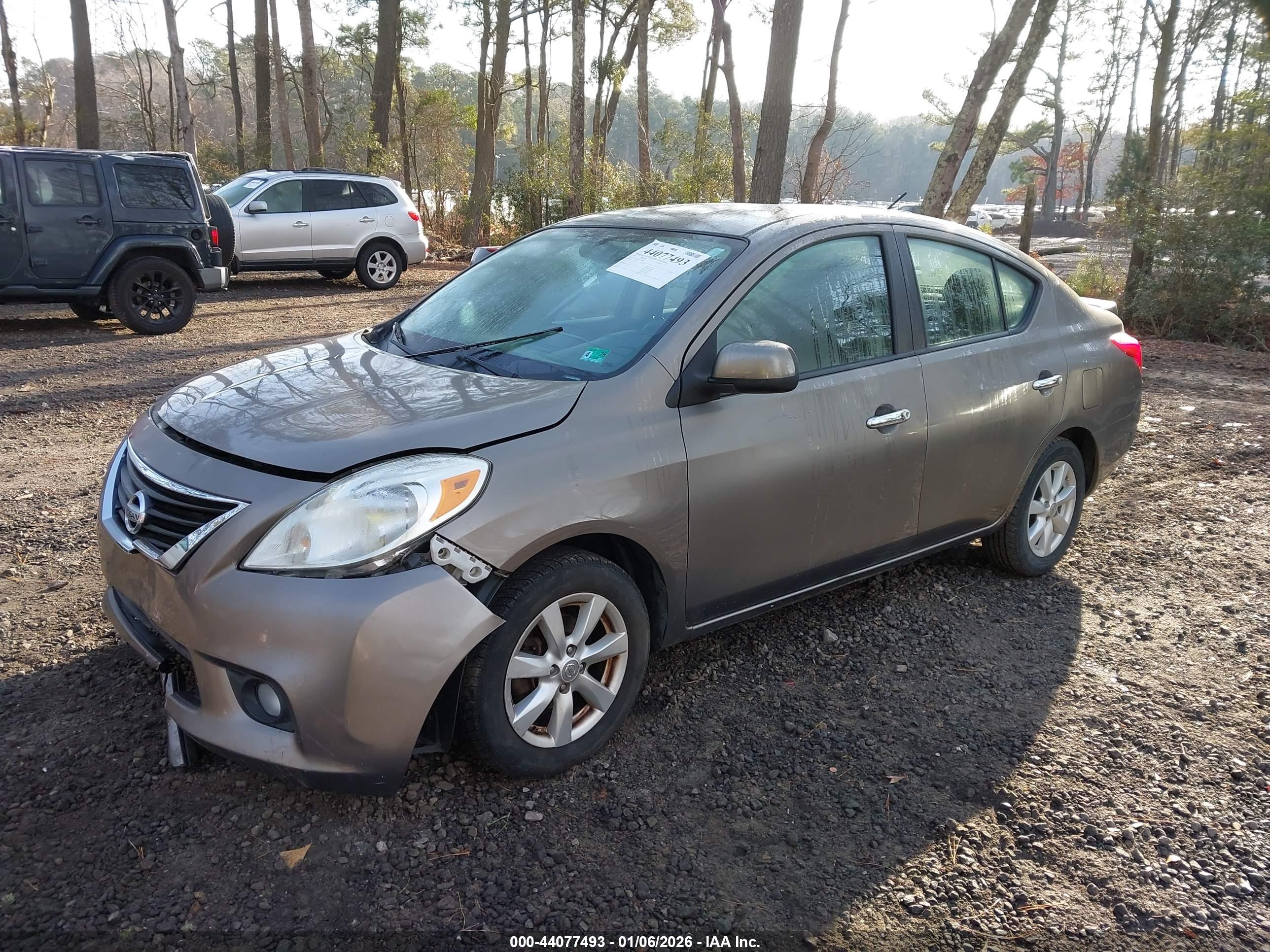 NISSAN VERSA image 2