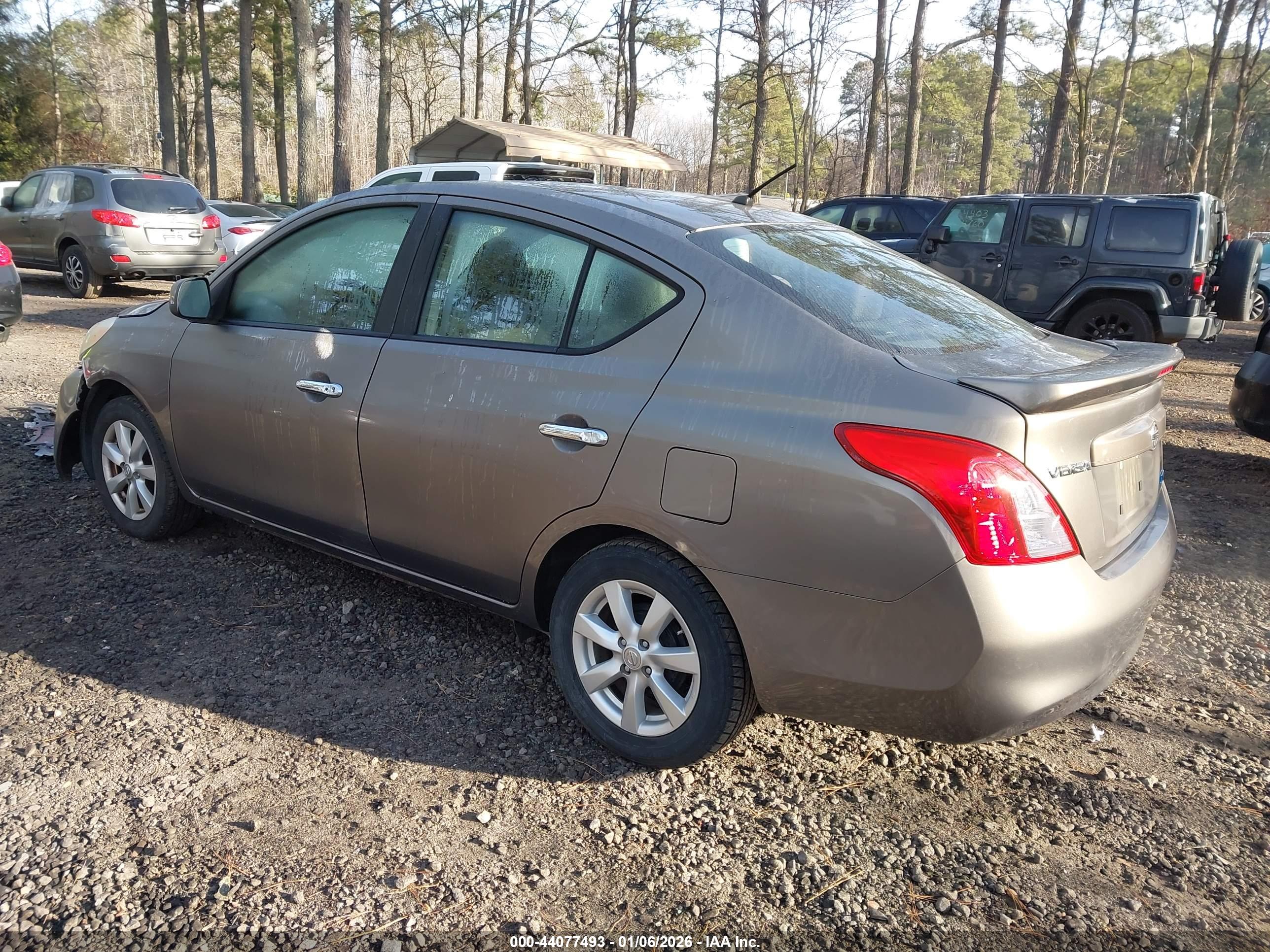 NISSAN VERSA image 3