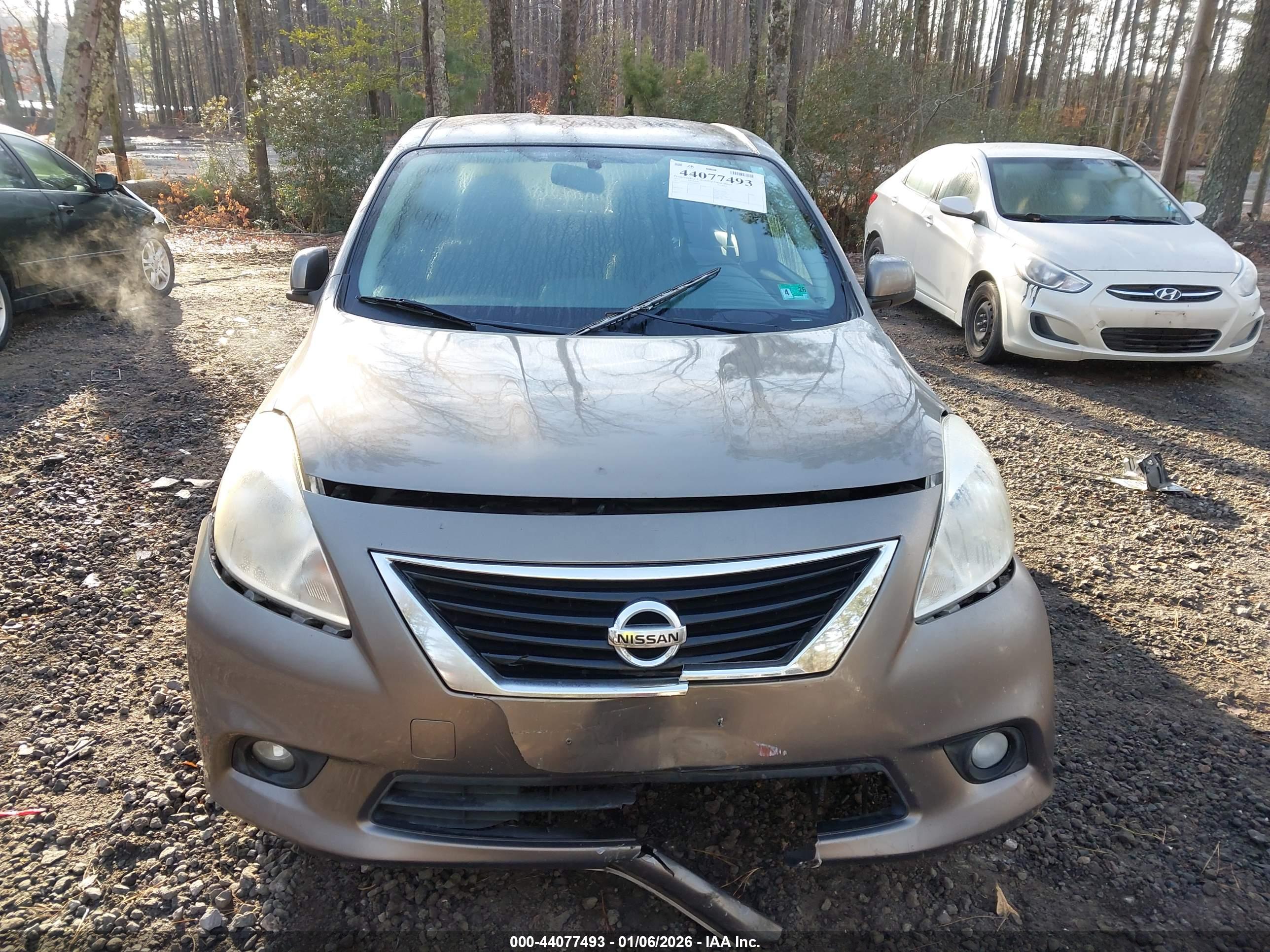 NISSAN VERSA image 6