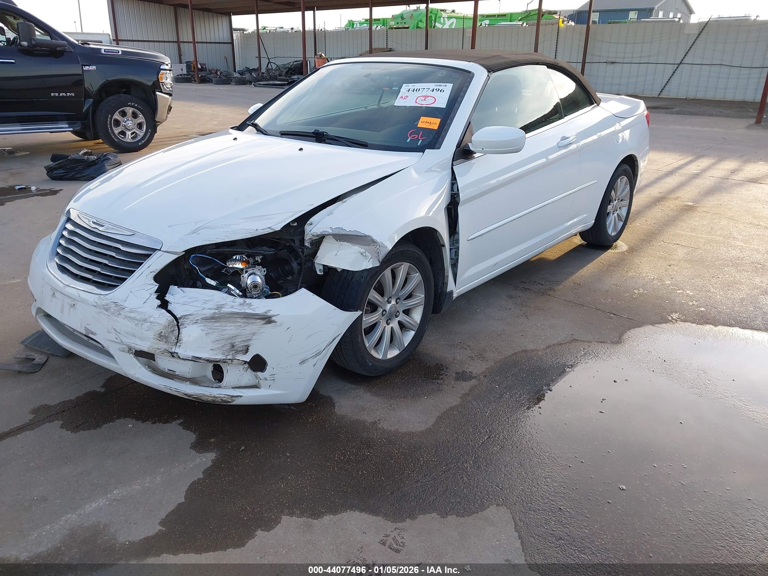 CHRYSLER 200 image 2