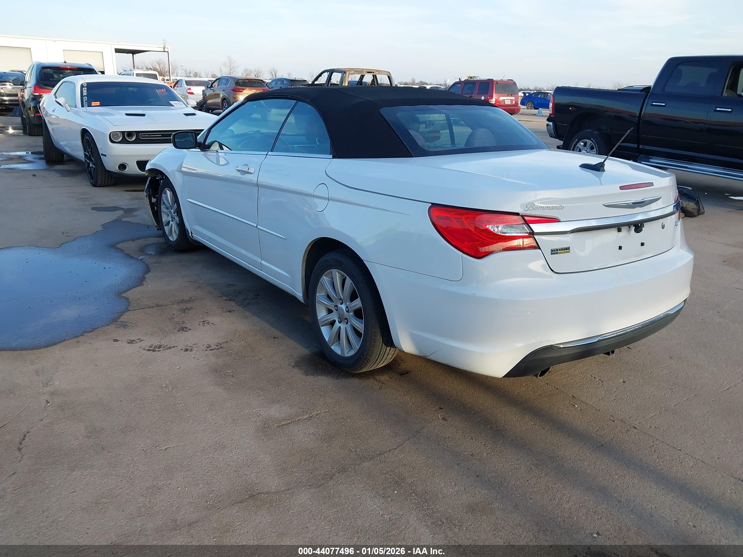 CHRYSLER 200 image 3