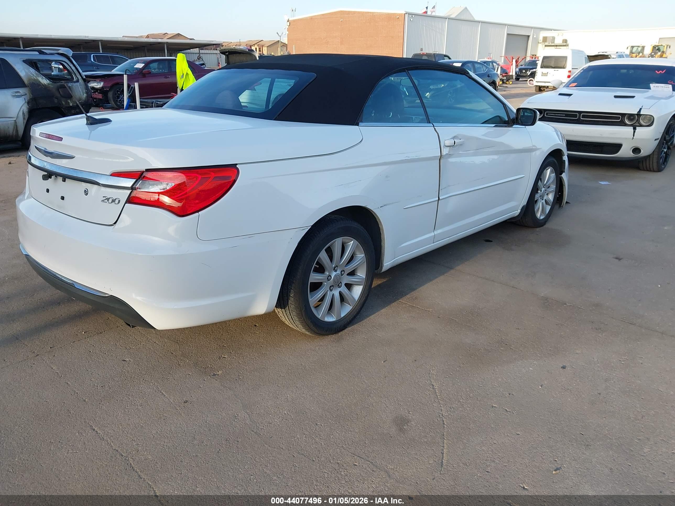 CHRYSLER 200 image 4