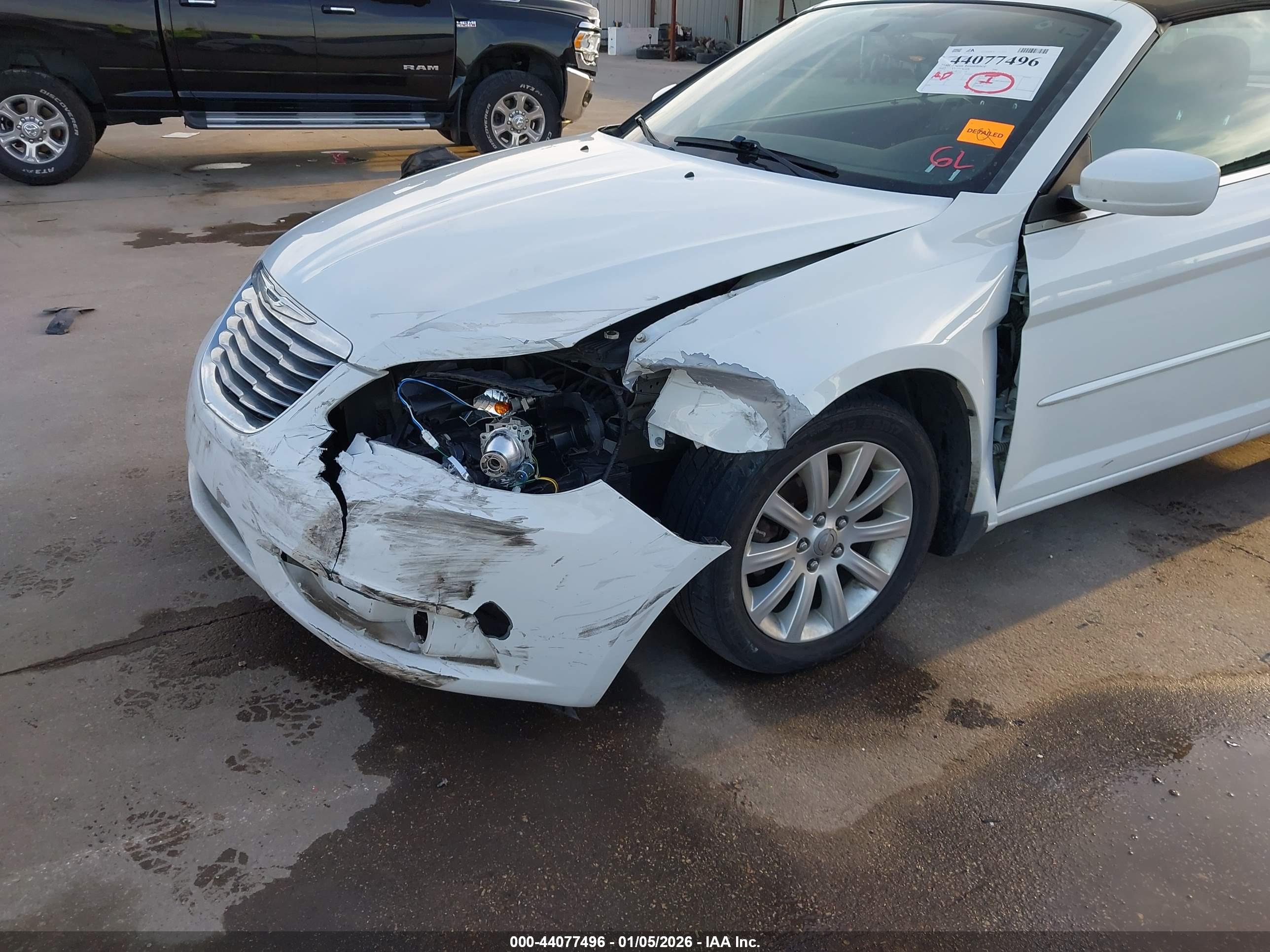 CHRYSLER 200 image 6
