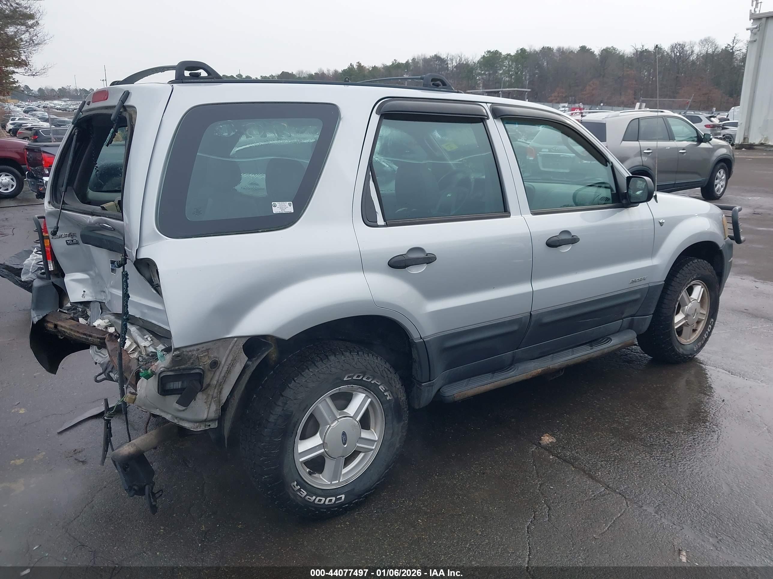 FORD ESCAPE image 4
