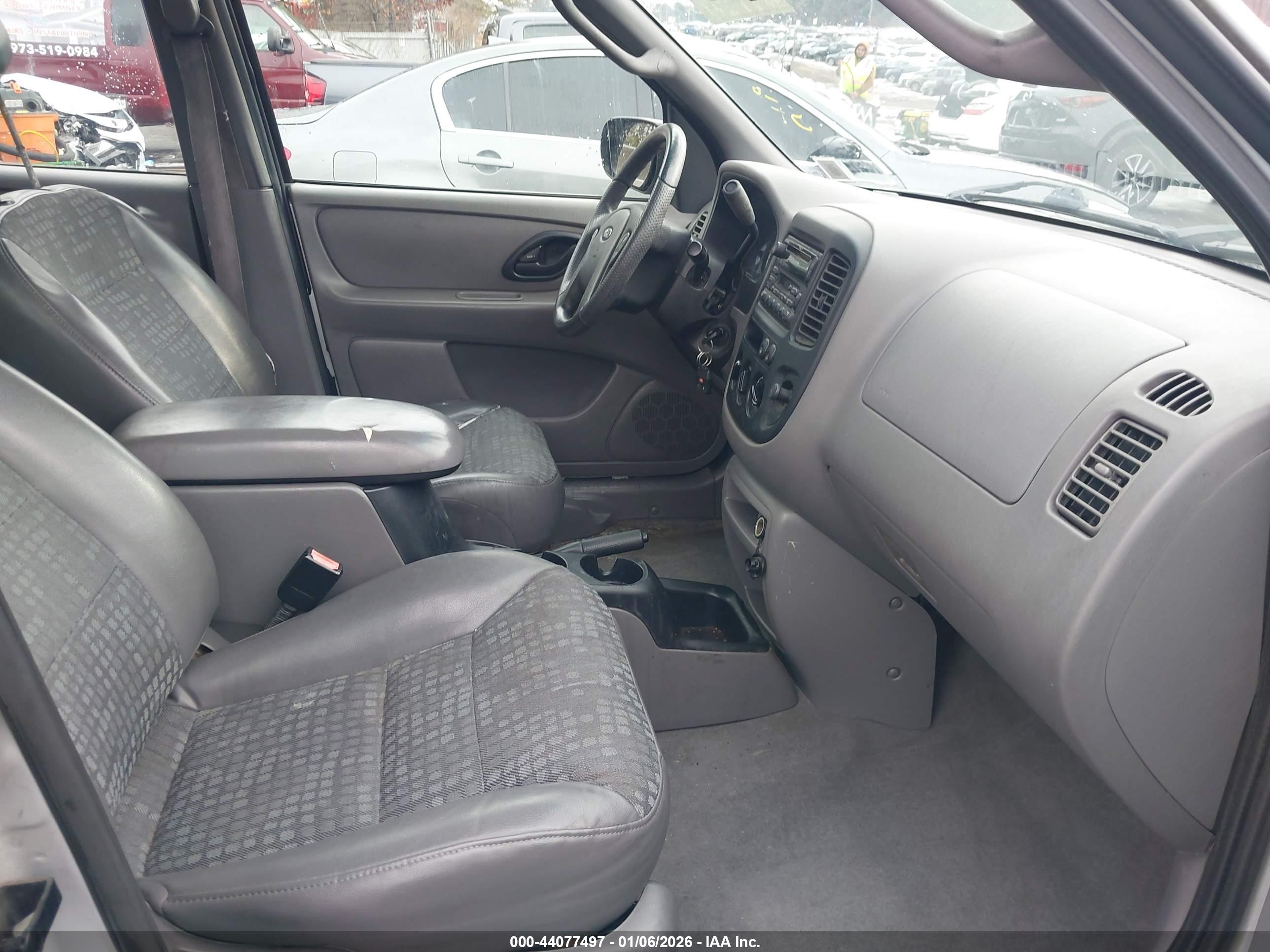 FORD ESCAPE image 5