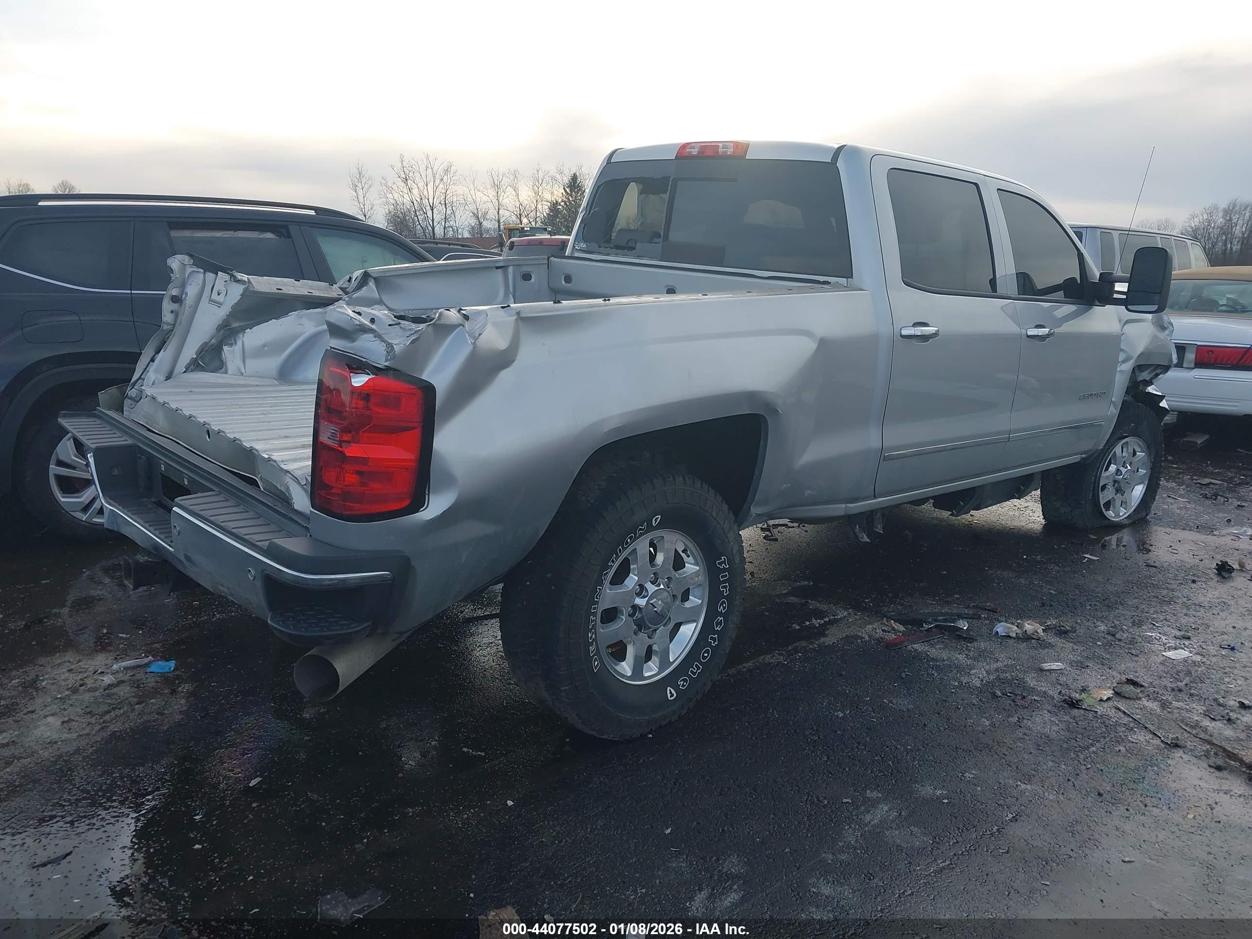 CHEVROLET SILVERADO image 4