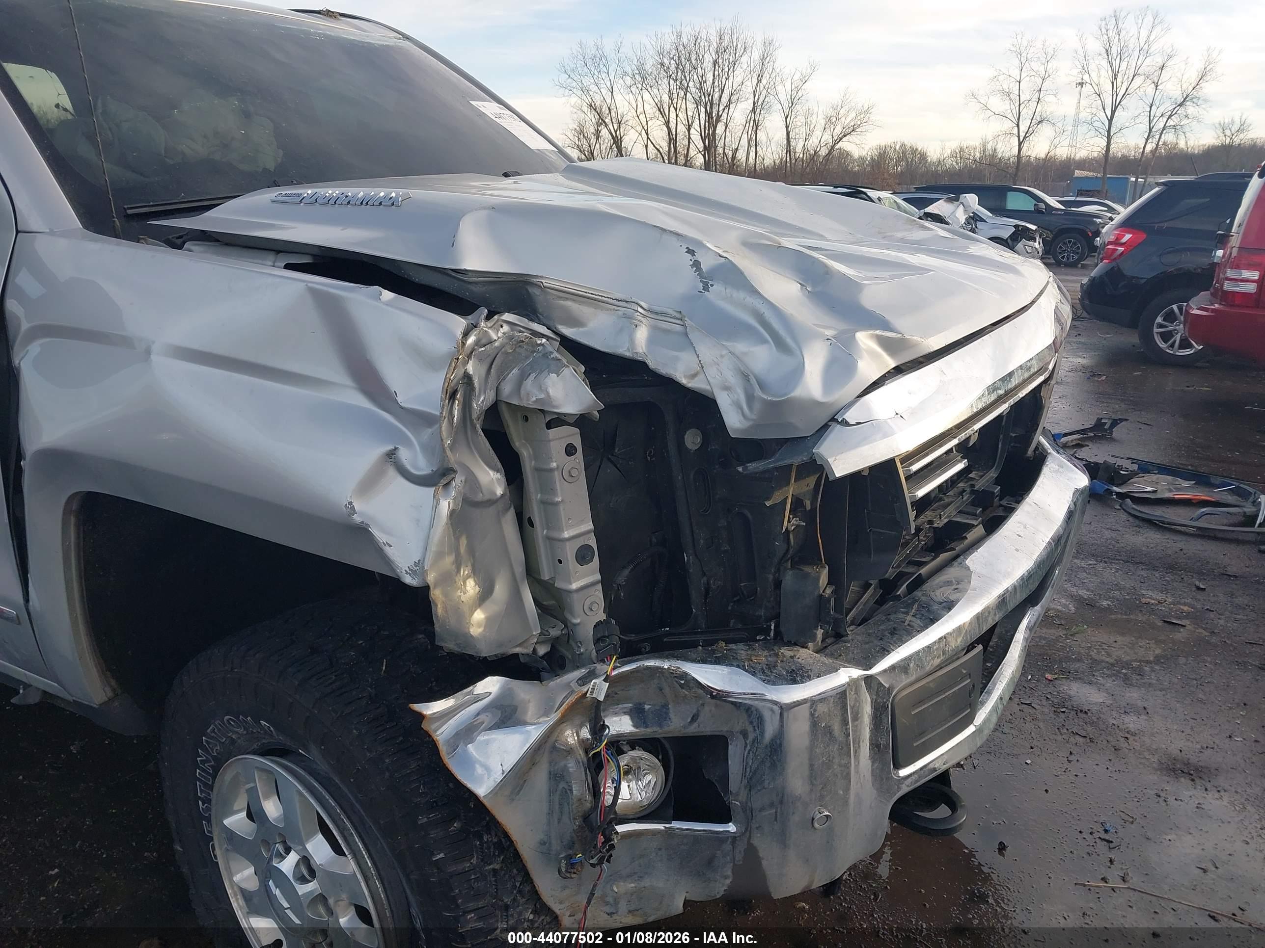 CHEVROLET SILVERADO image 6