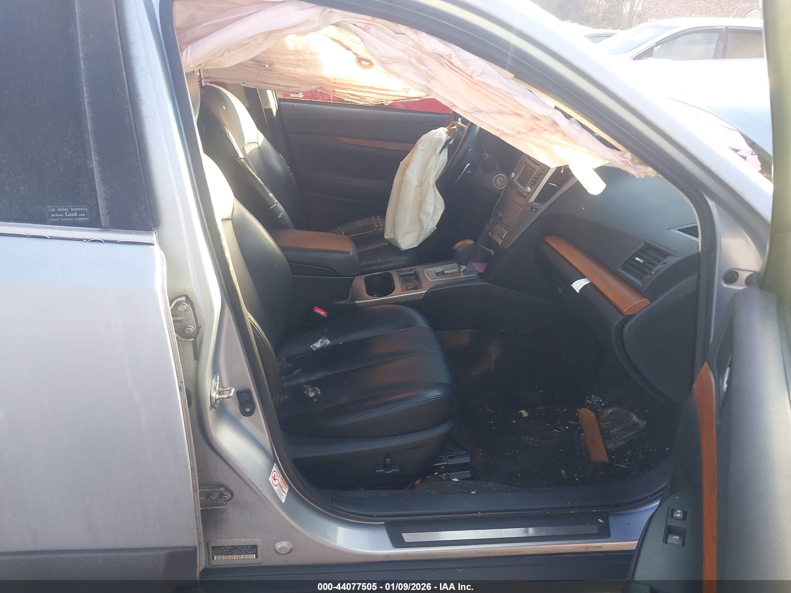 SUBARU OUTBACK image 5