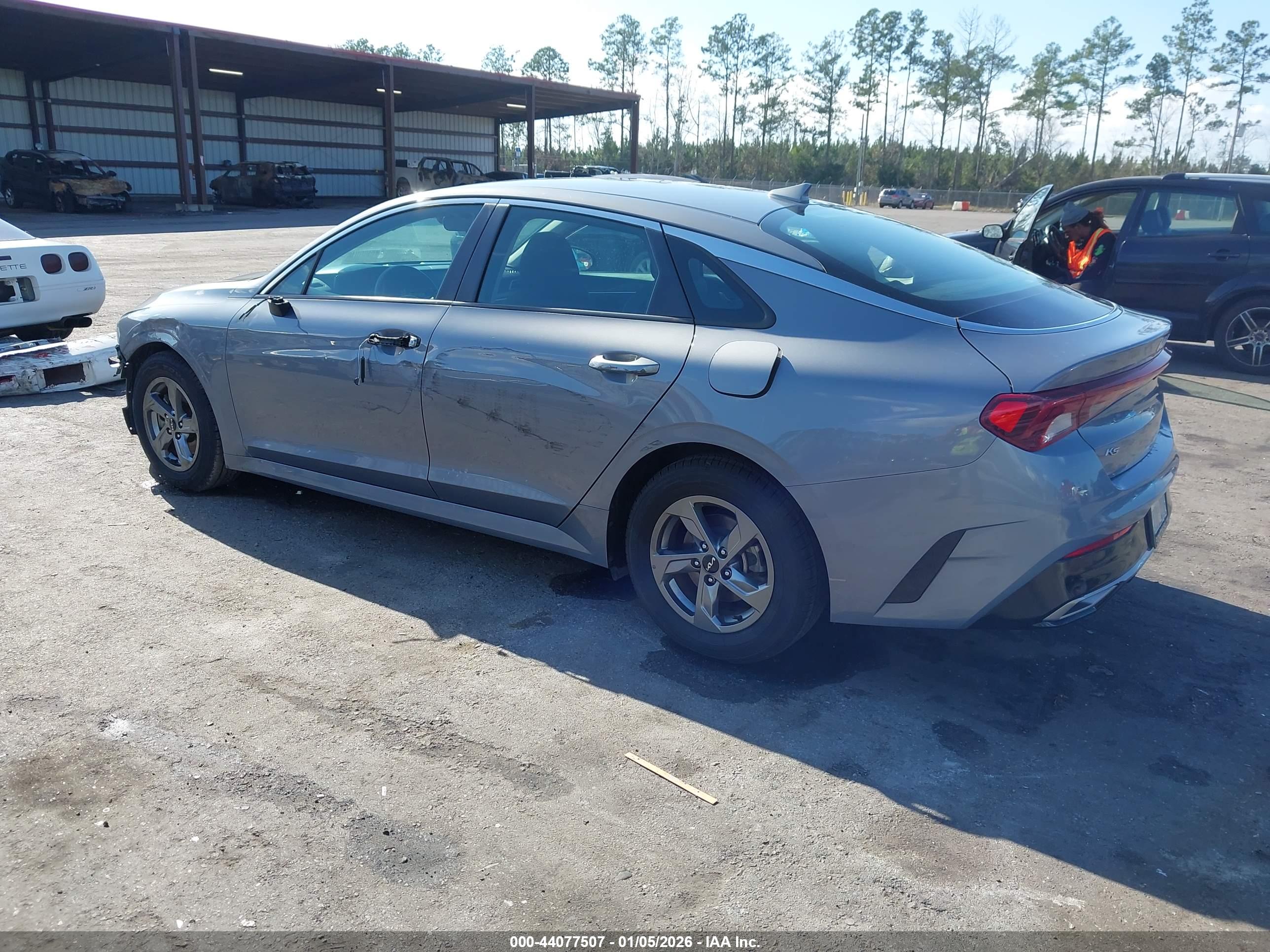 KIA K5 image 3