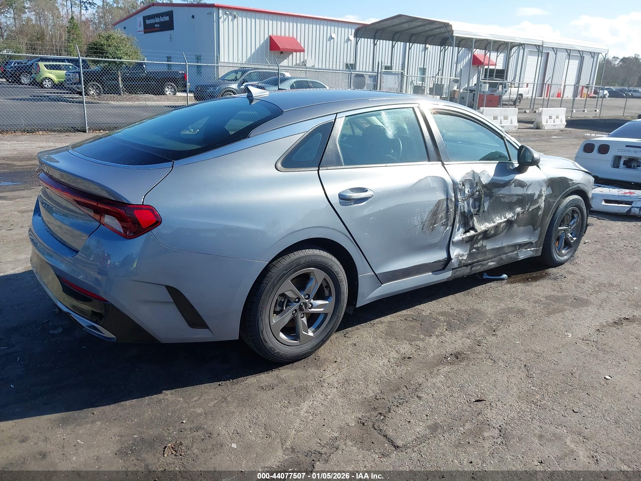 KIA K5 image 4