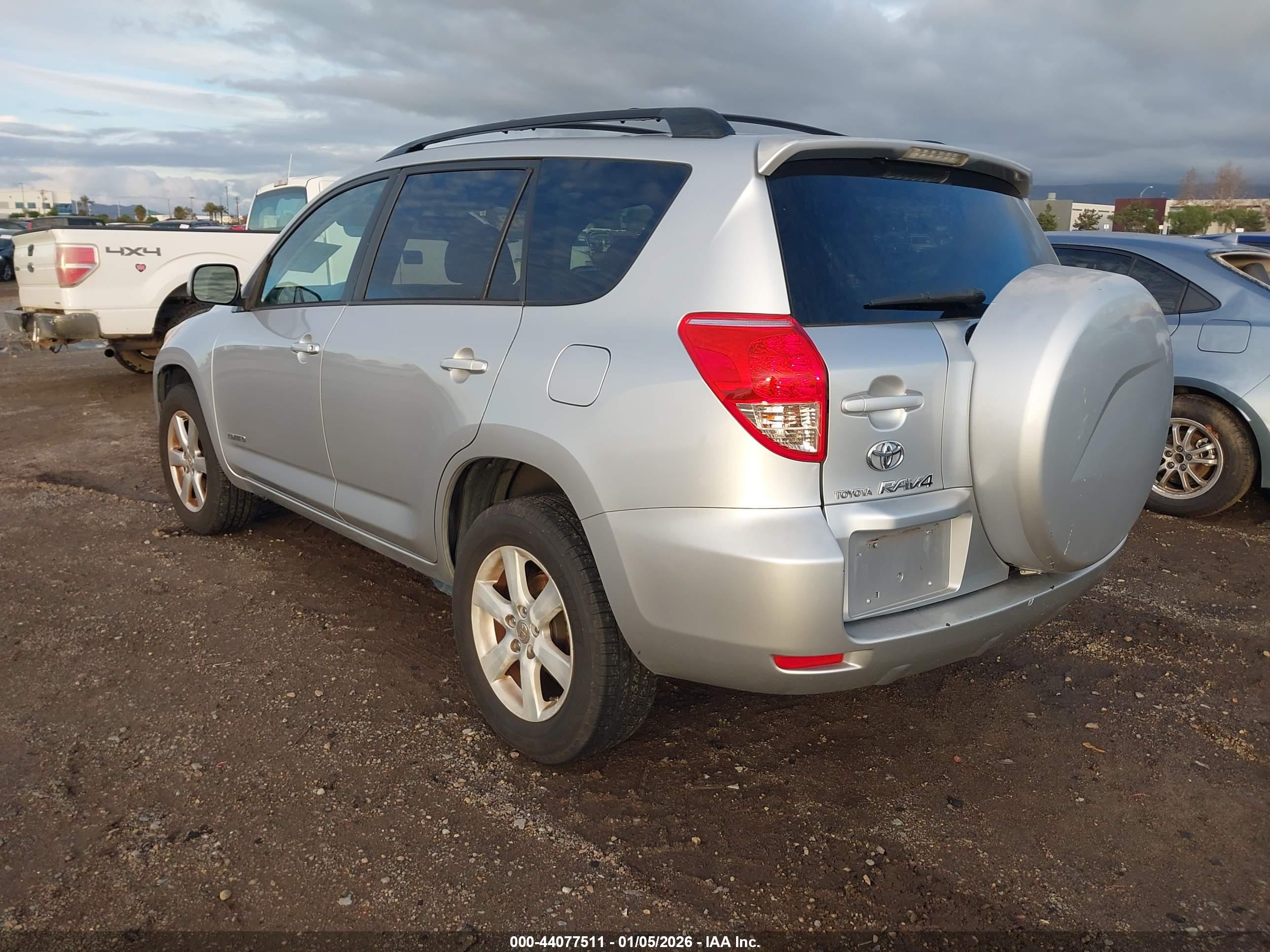 TOYOTA RAV4 image 3