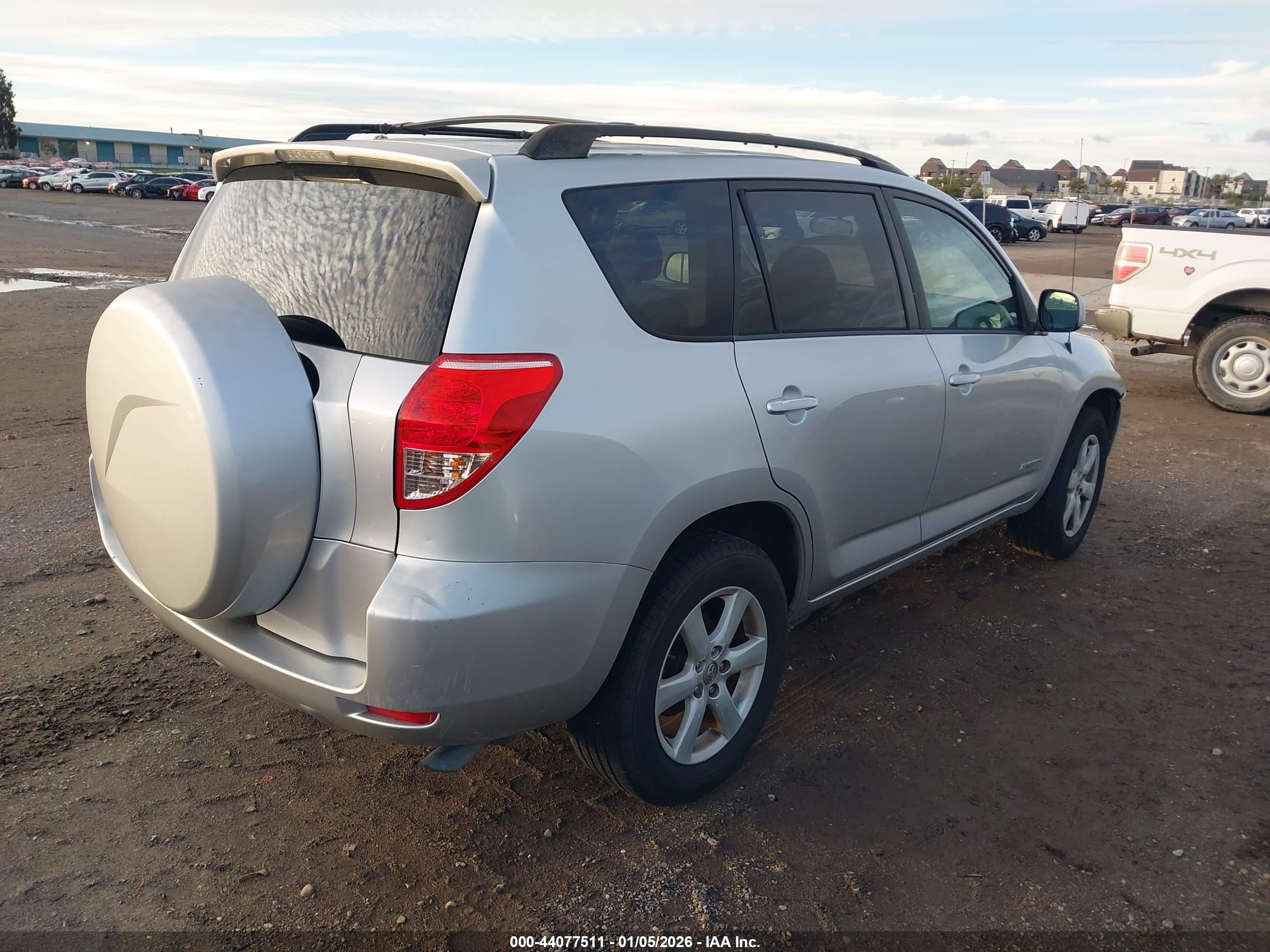 TOYOTA RAV4 image 4