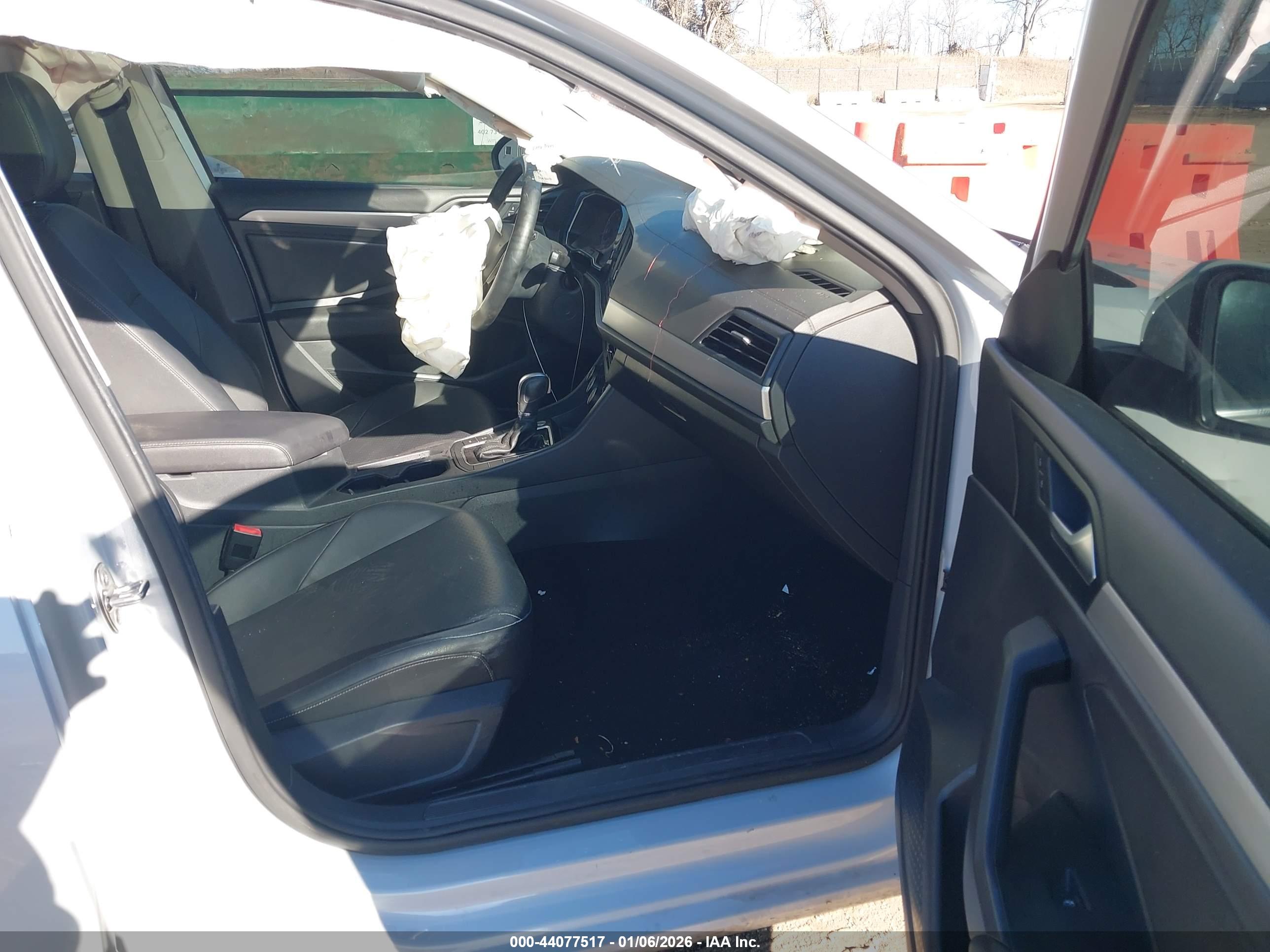 VOLKSWAGEN JETTA image 5