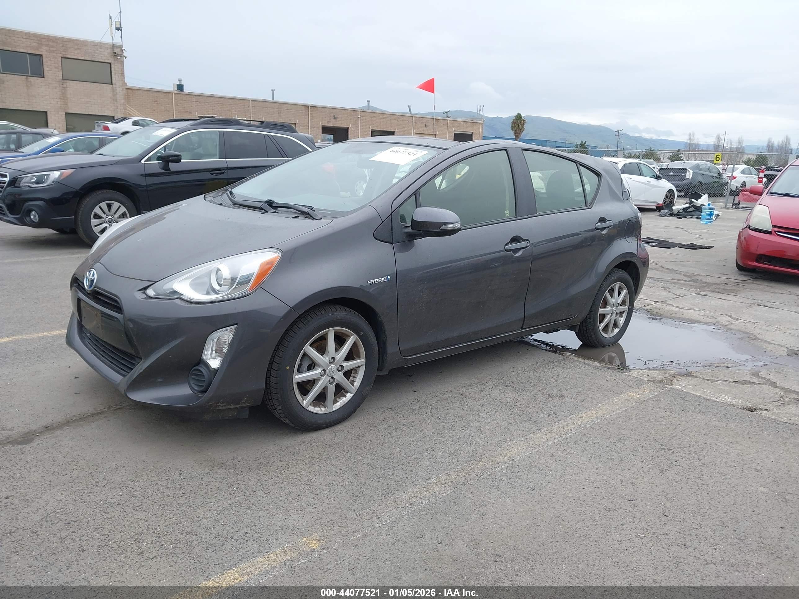 TOYOTA PRIUS image 2