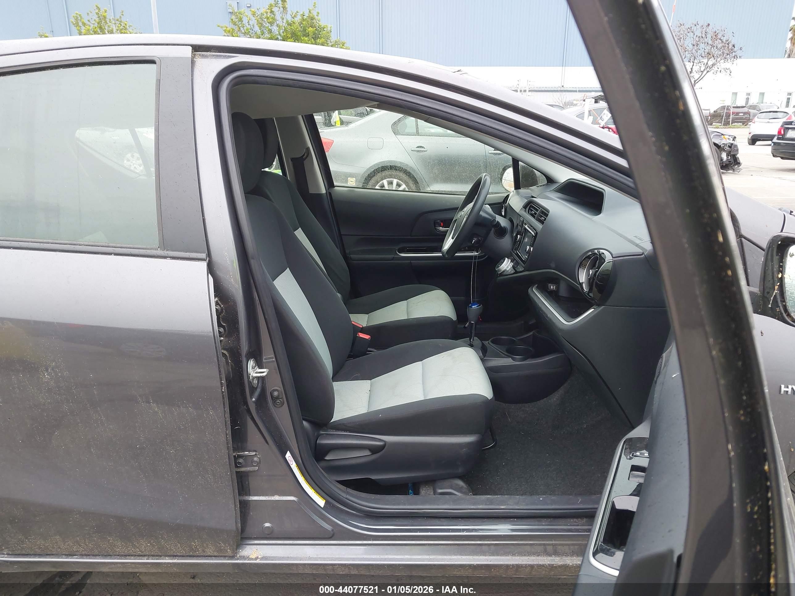 TOYOTA PRIUS image 5