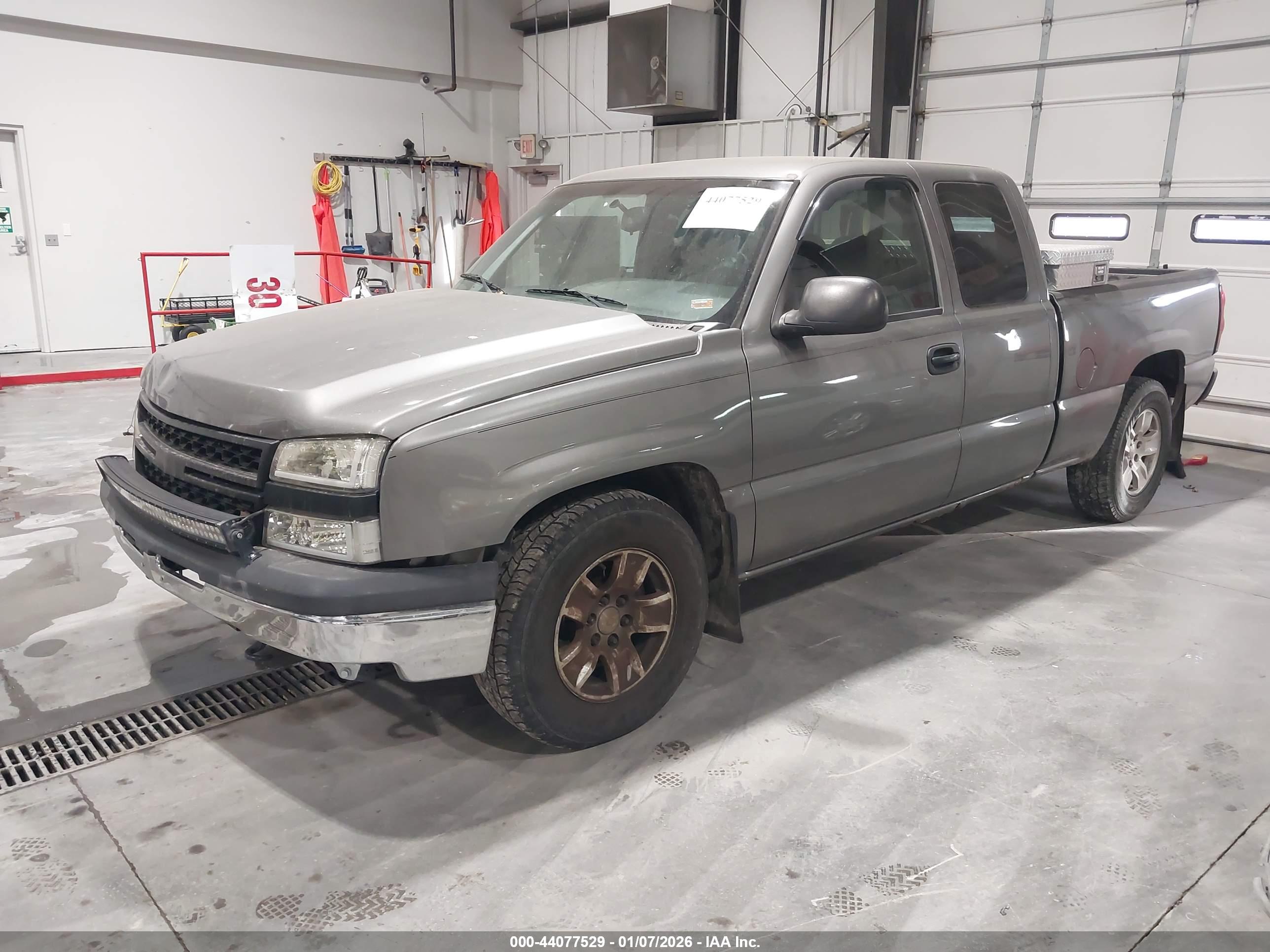 CHEVROLET SILVERADO image 2