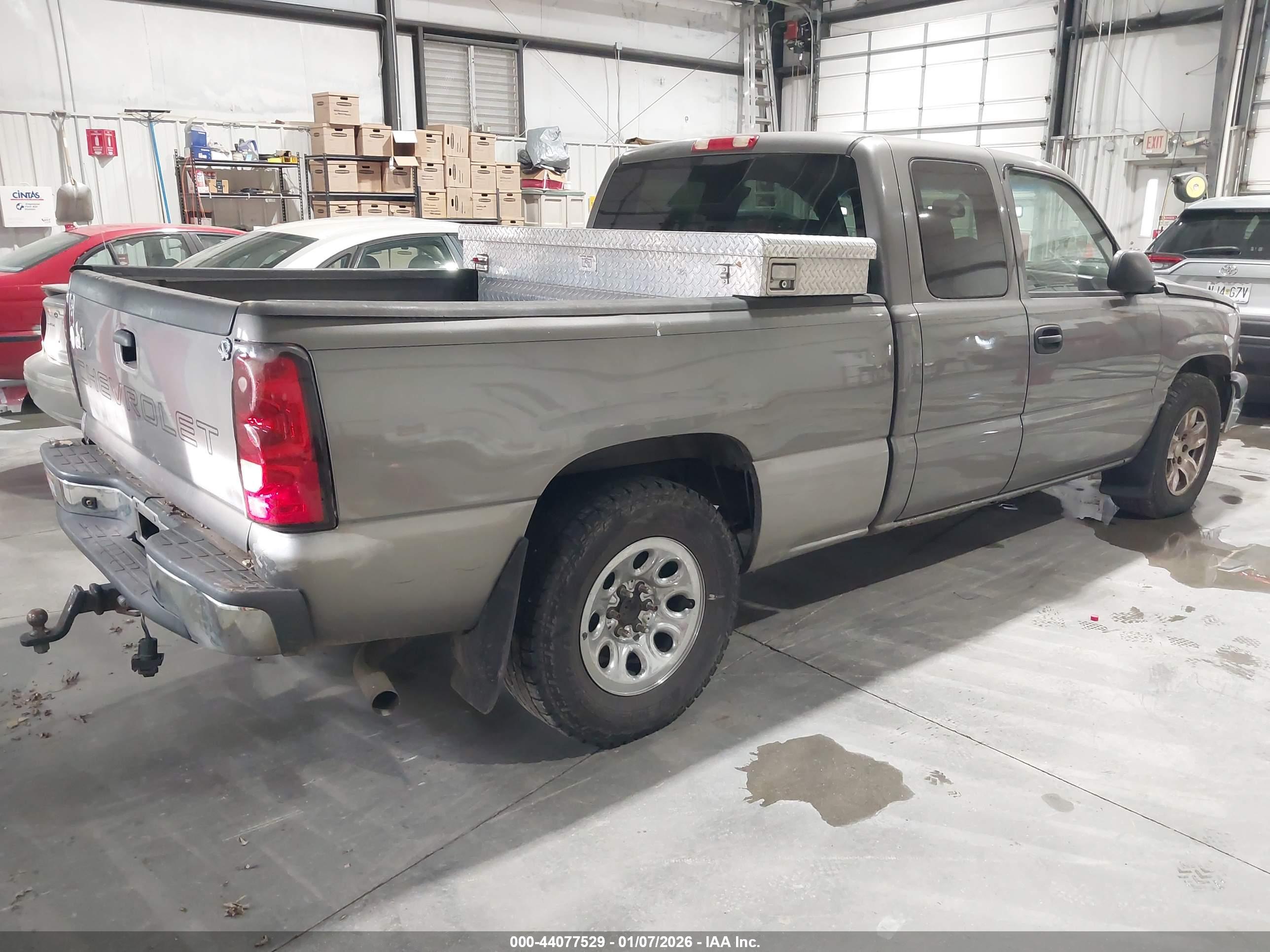 CHEVROLET SILVERADO image 4