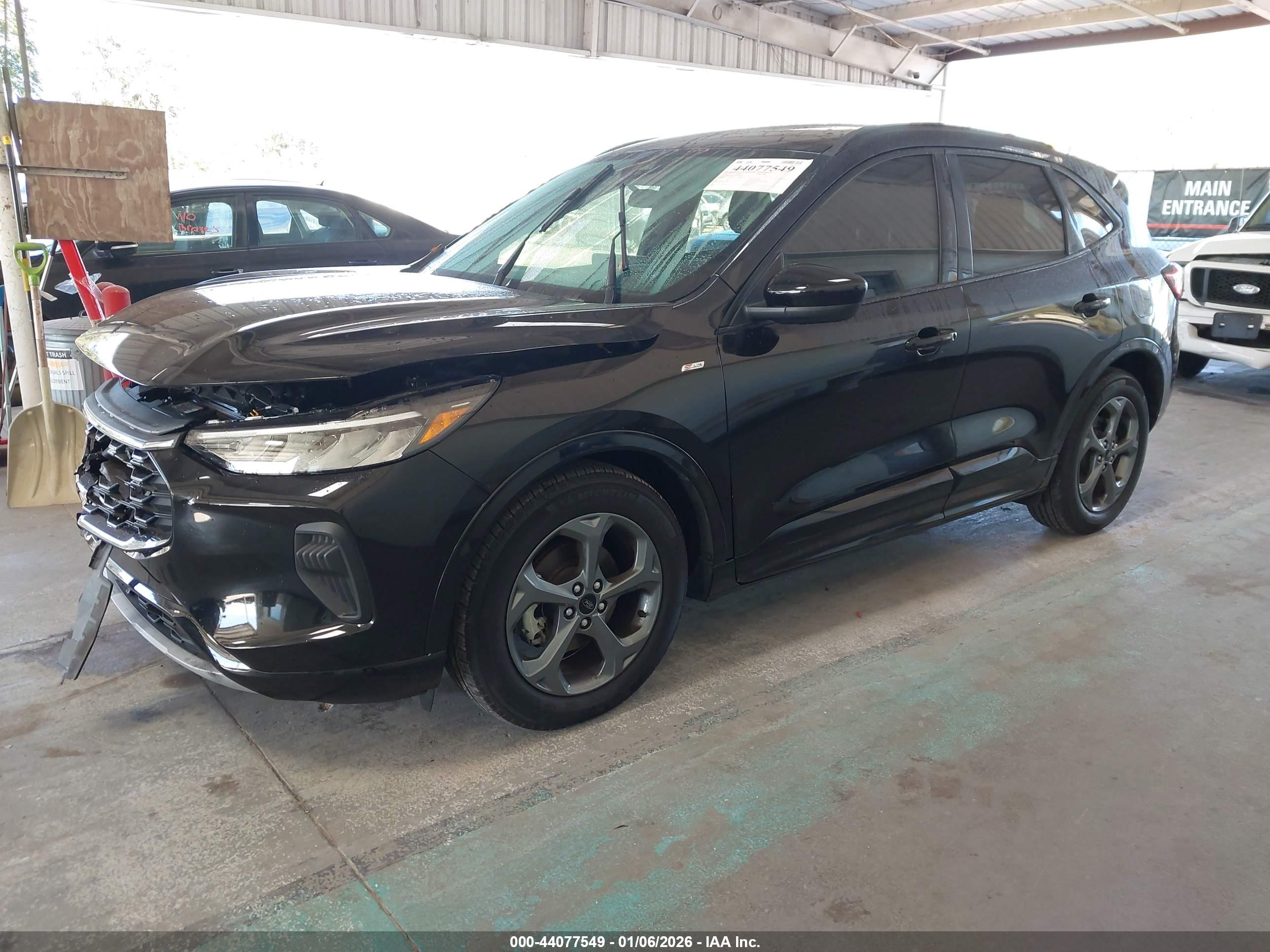 FORD ESCAPE image 2