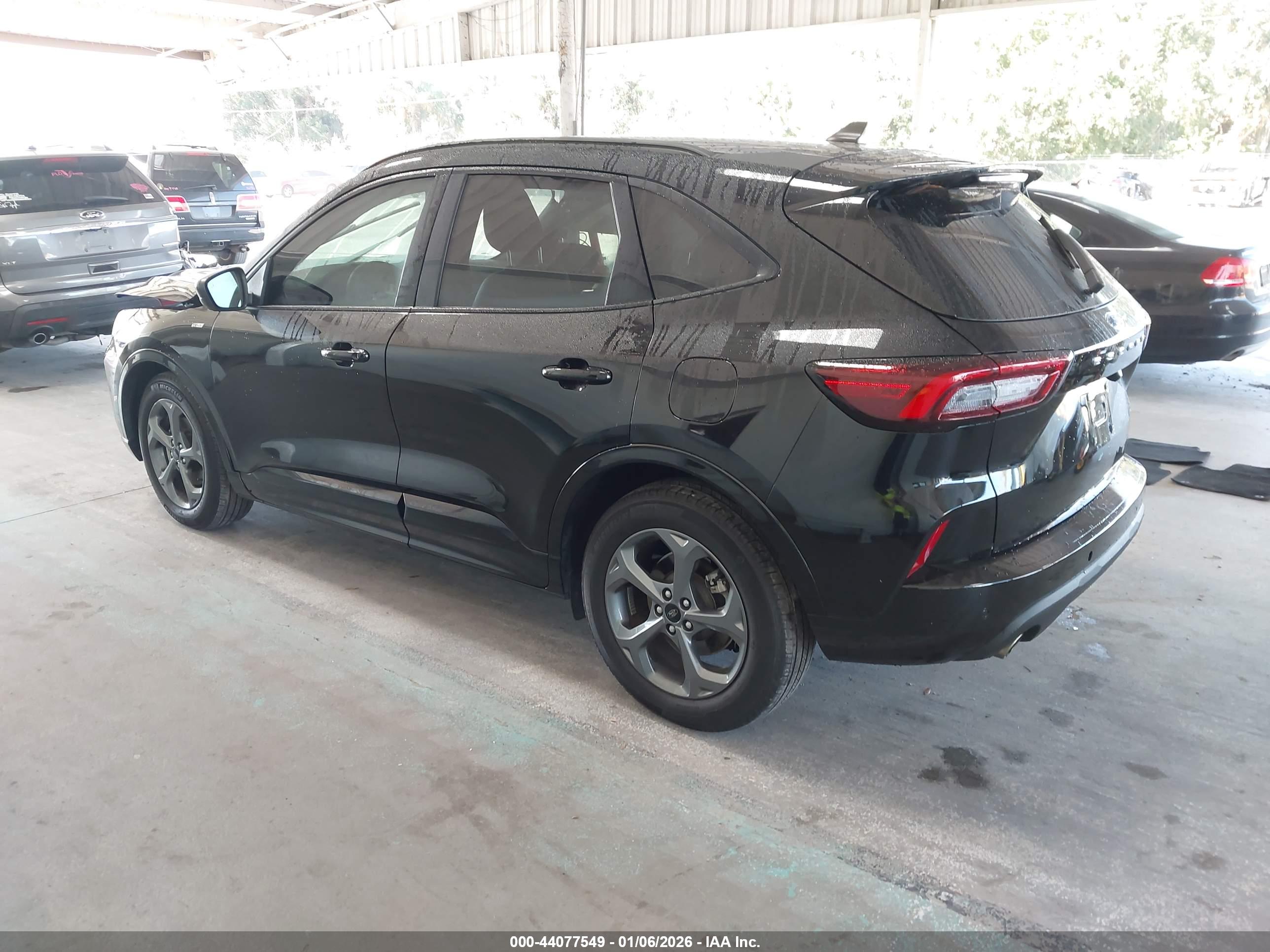 FORD ESCAPE image 3