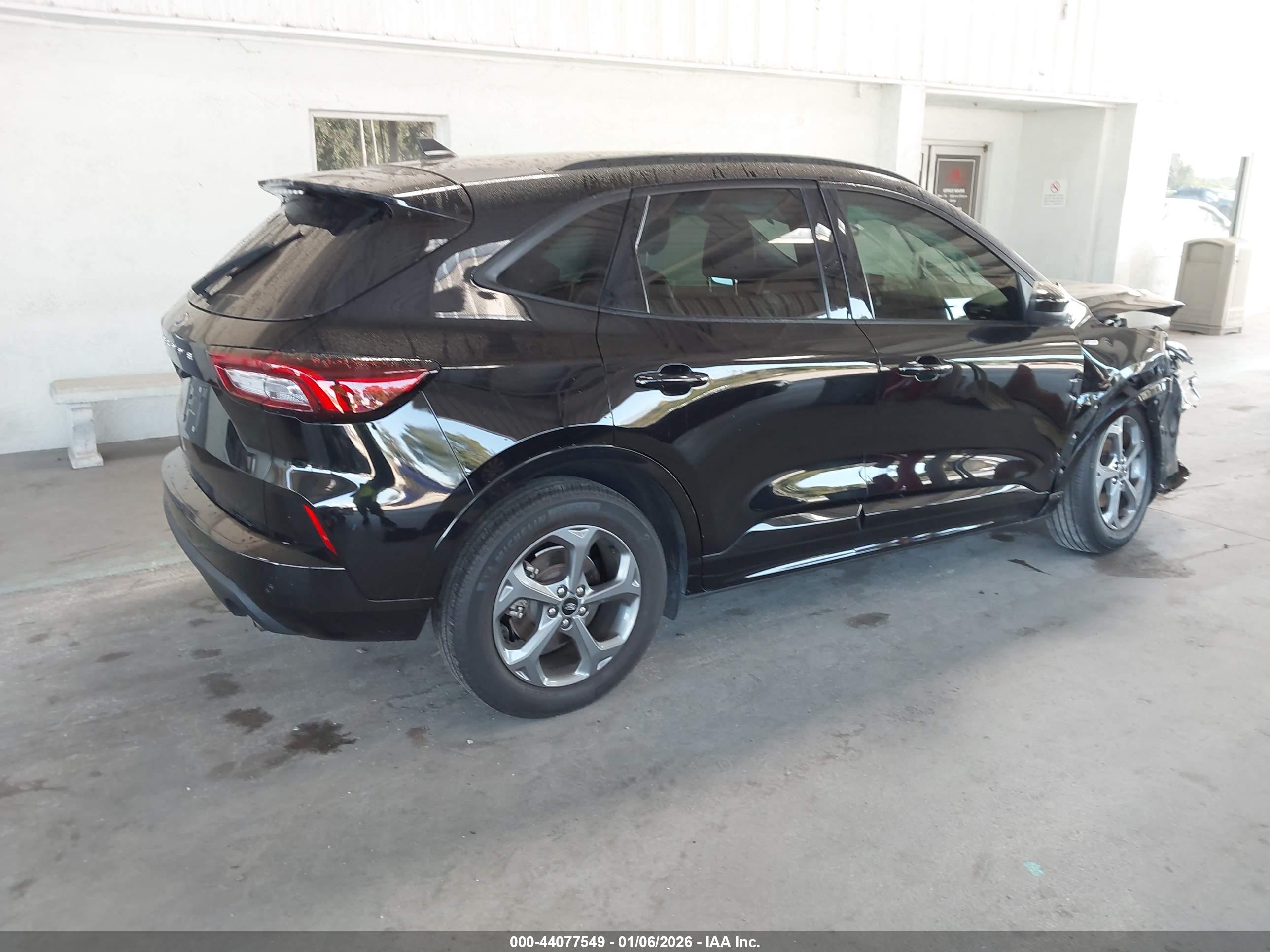FORD ESCAPE image 4