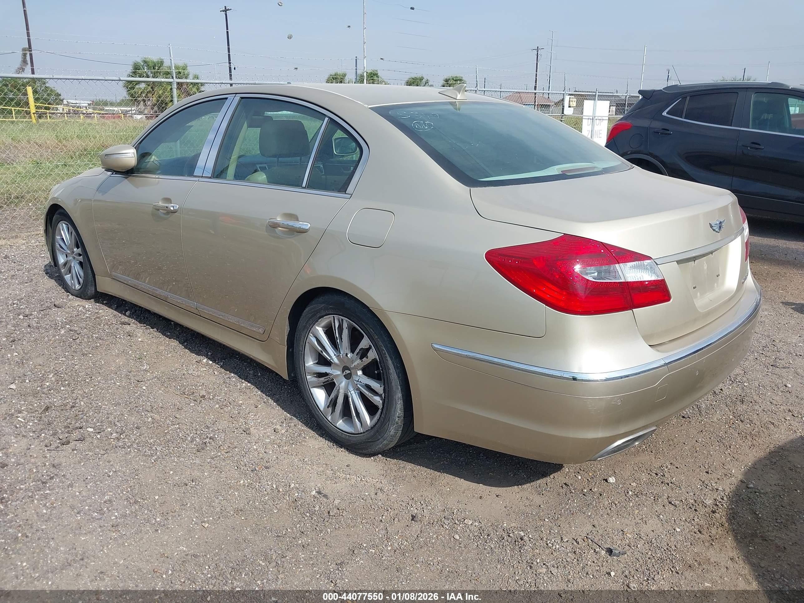 HYUNDAI GENESIS image 3