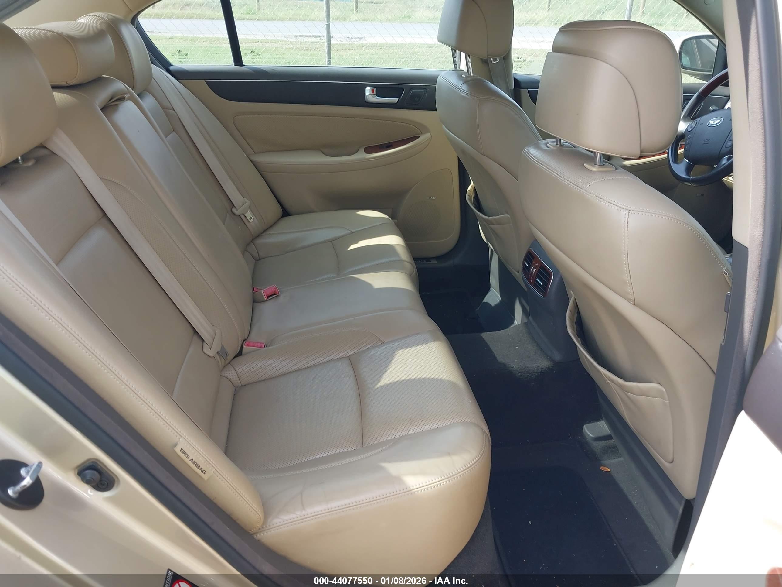 HYUNDAI GENESIS image 8