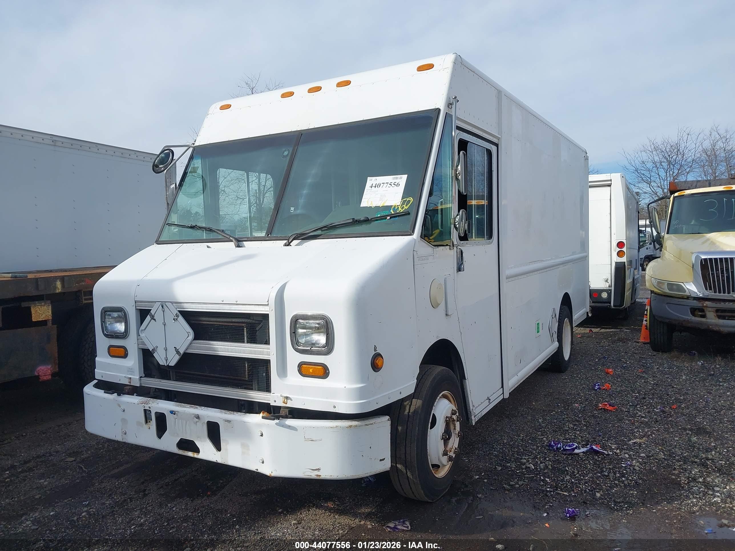 FREIGHTLINER CHASSIS image 2