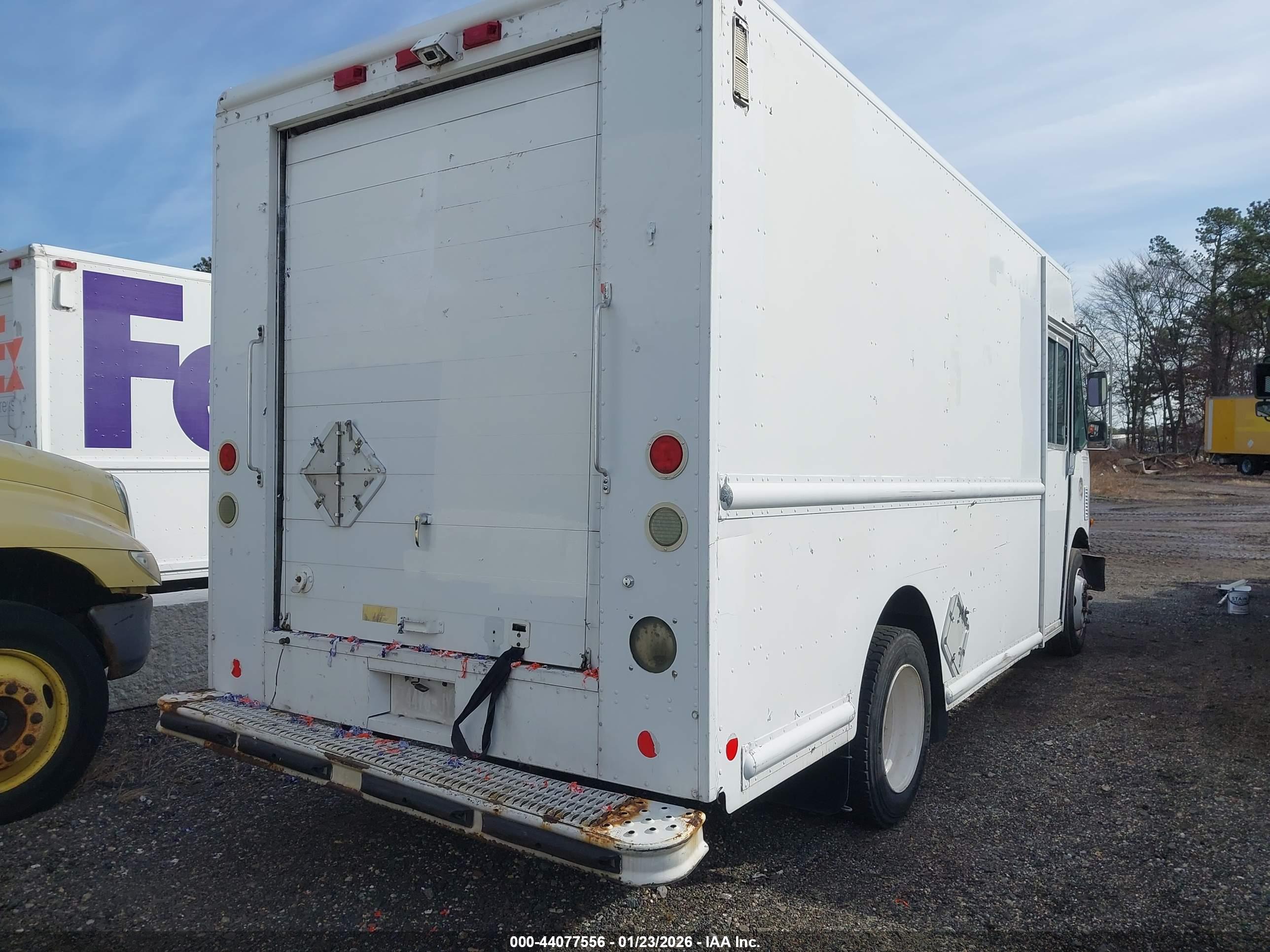 FREIGHTLINER CHASSIS image 4