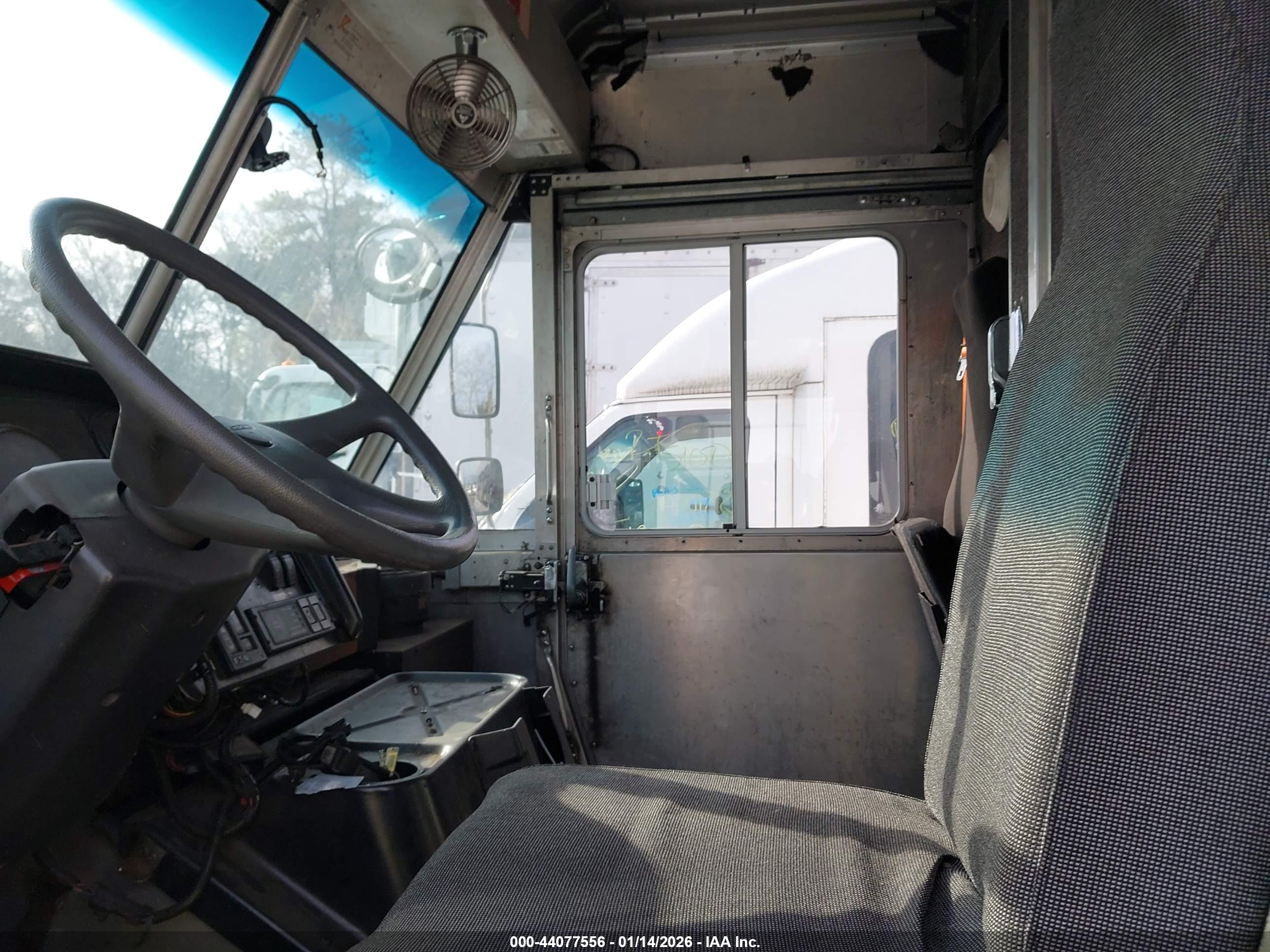 FREIGHTLINER CHASSIS image 7