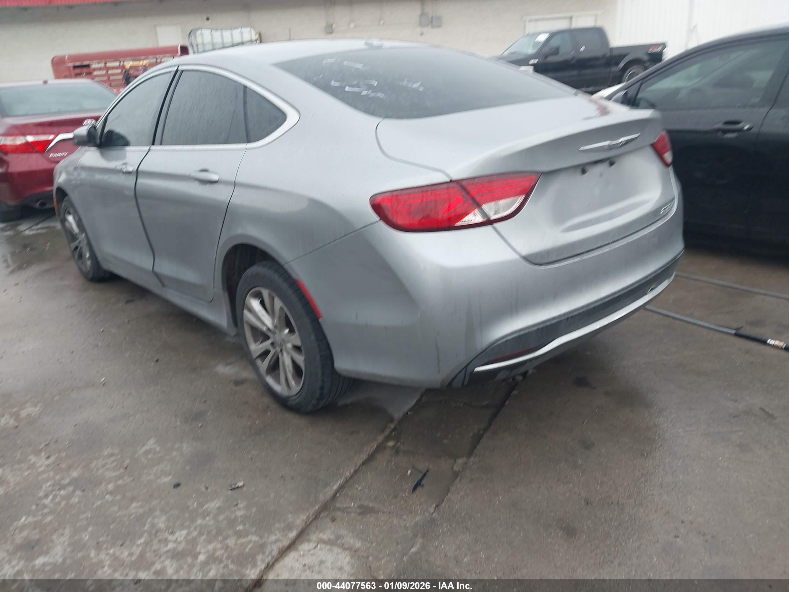CHRYSLER 200 image 3