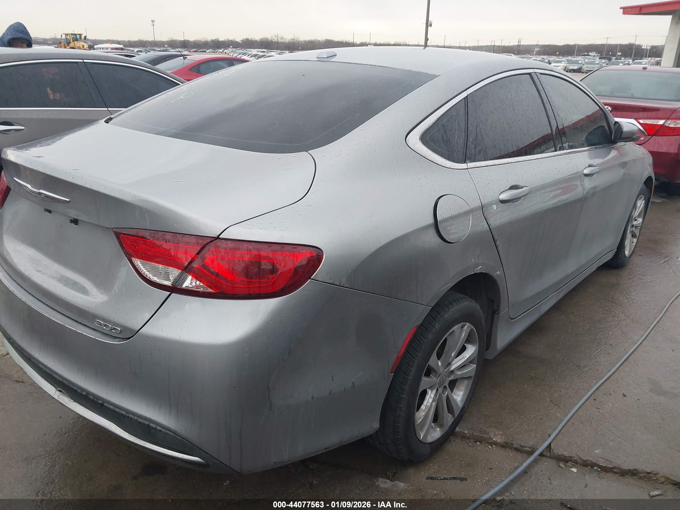 CHRYSLER 200 image 4