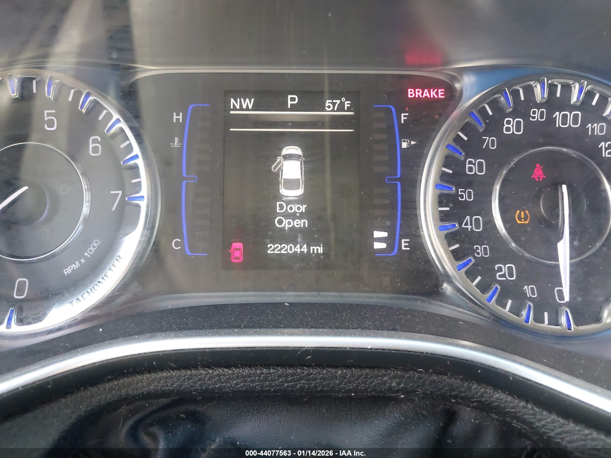 CHRYSLER 200 image 7