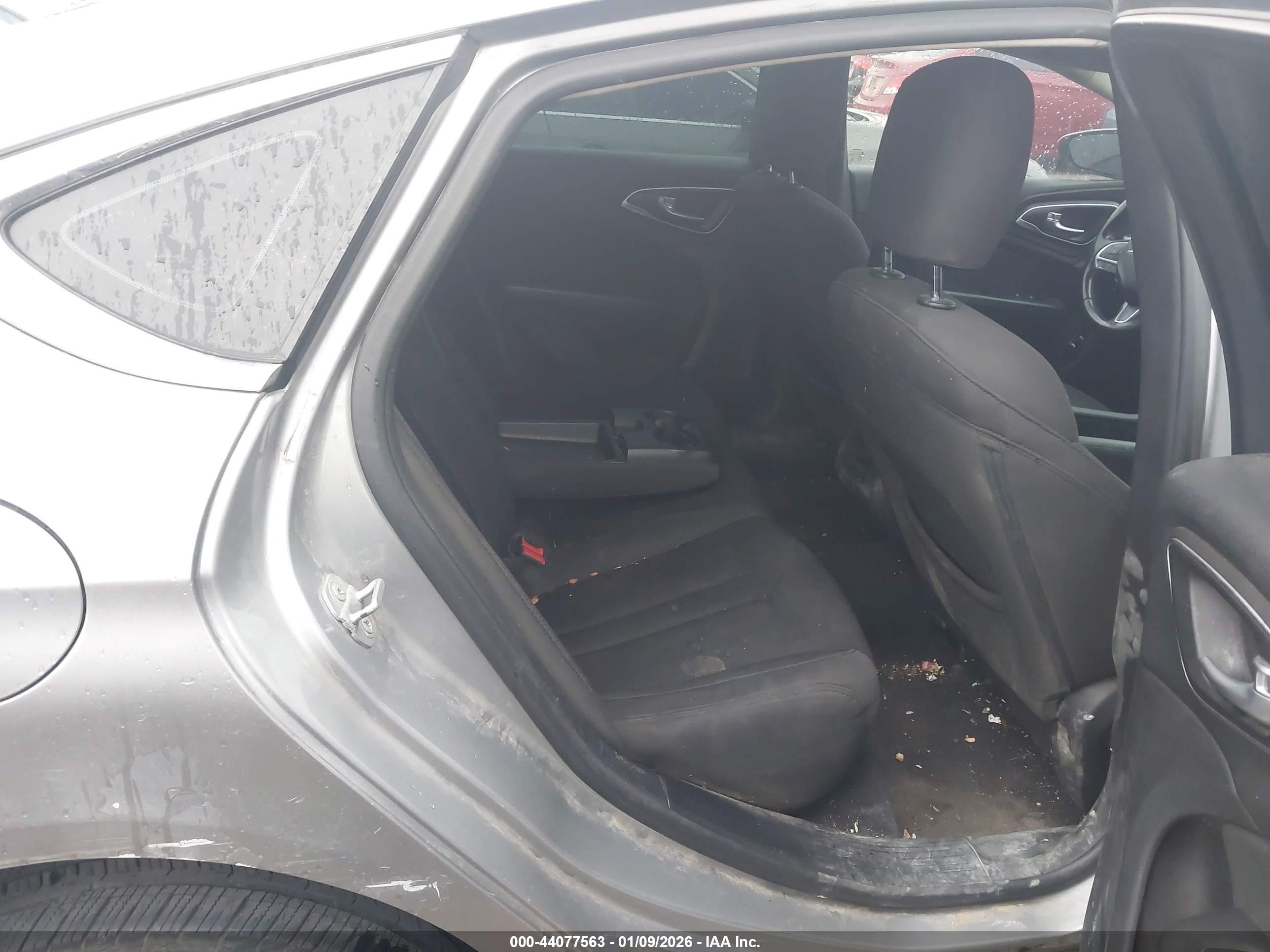 CHRYSLER 200 image 8