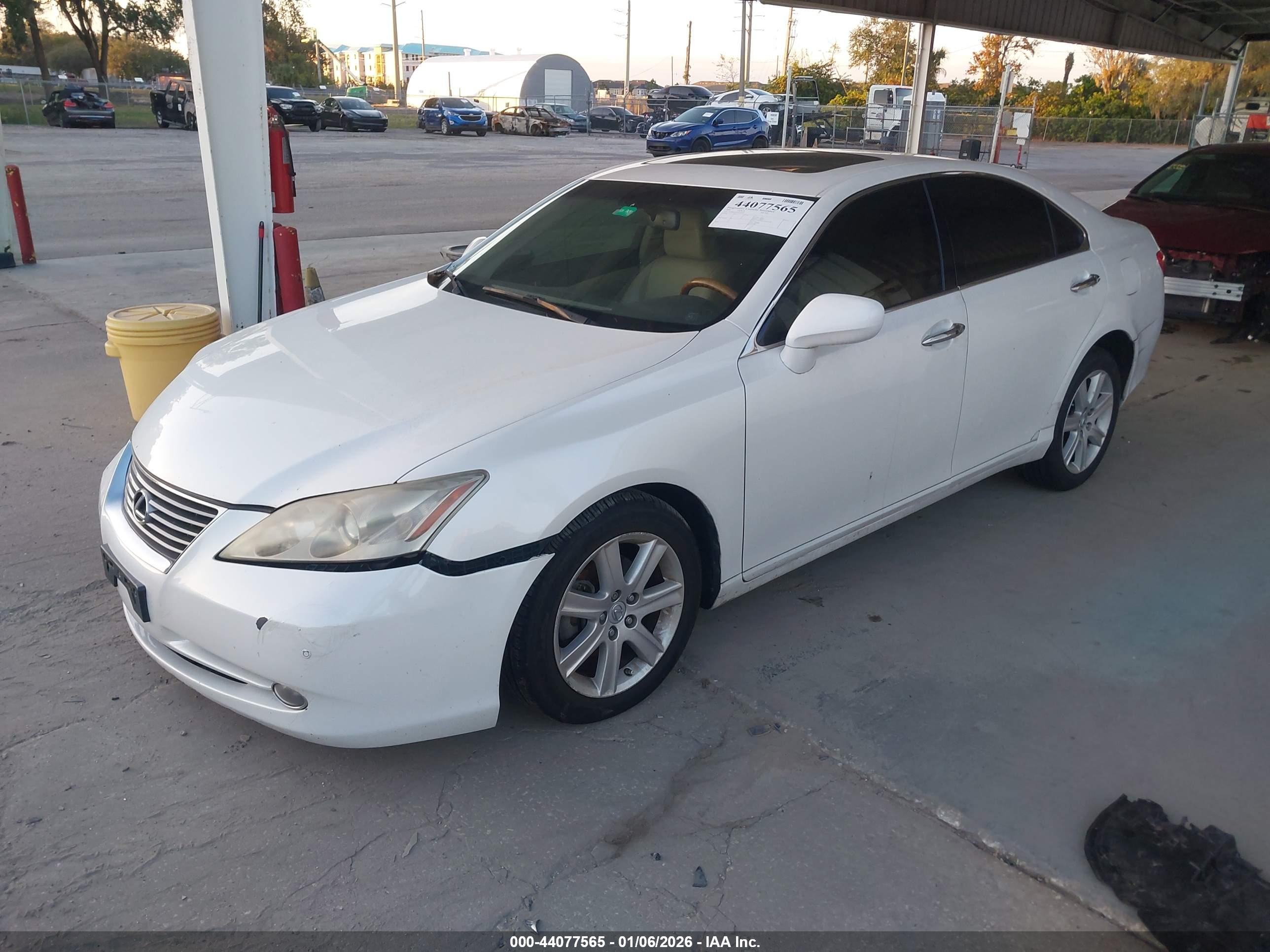 LEXUS ES image 2