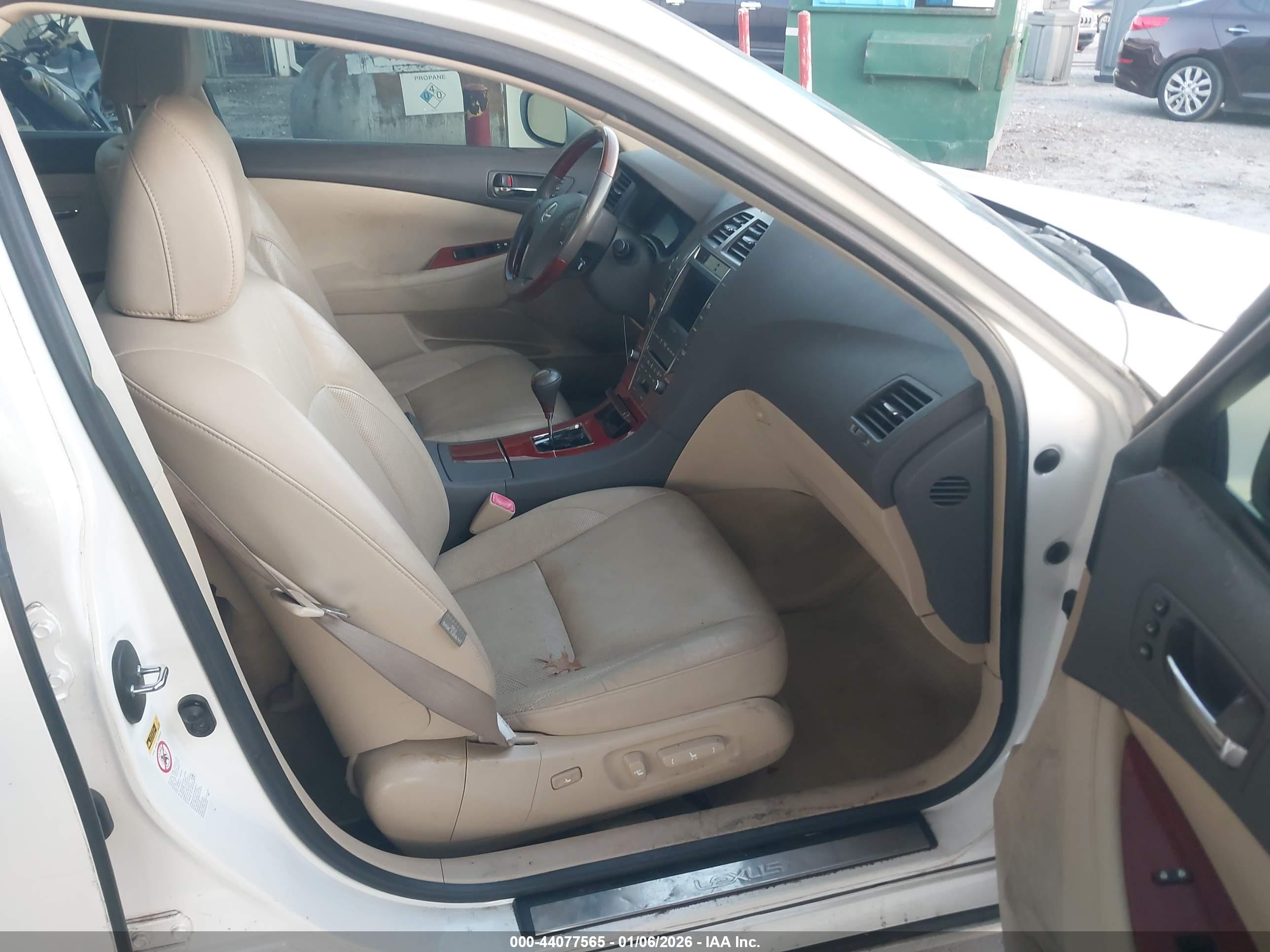 LEXUS ES image 5