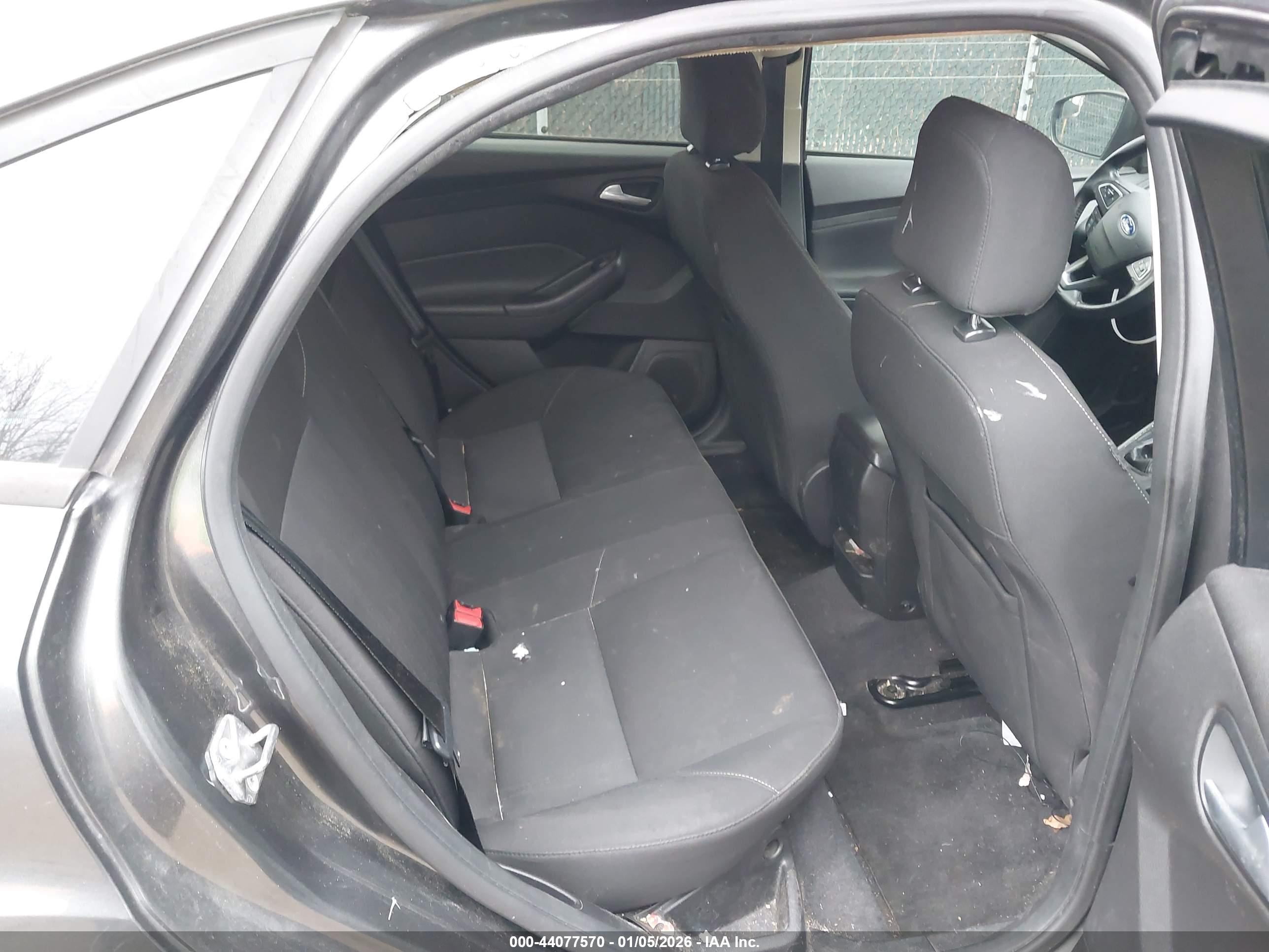 FORD FOCUS image 8