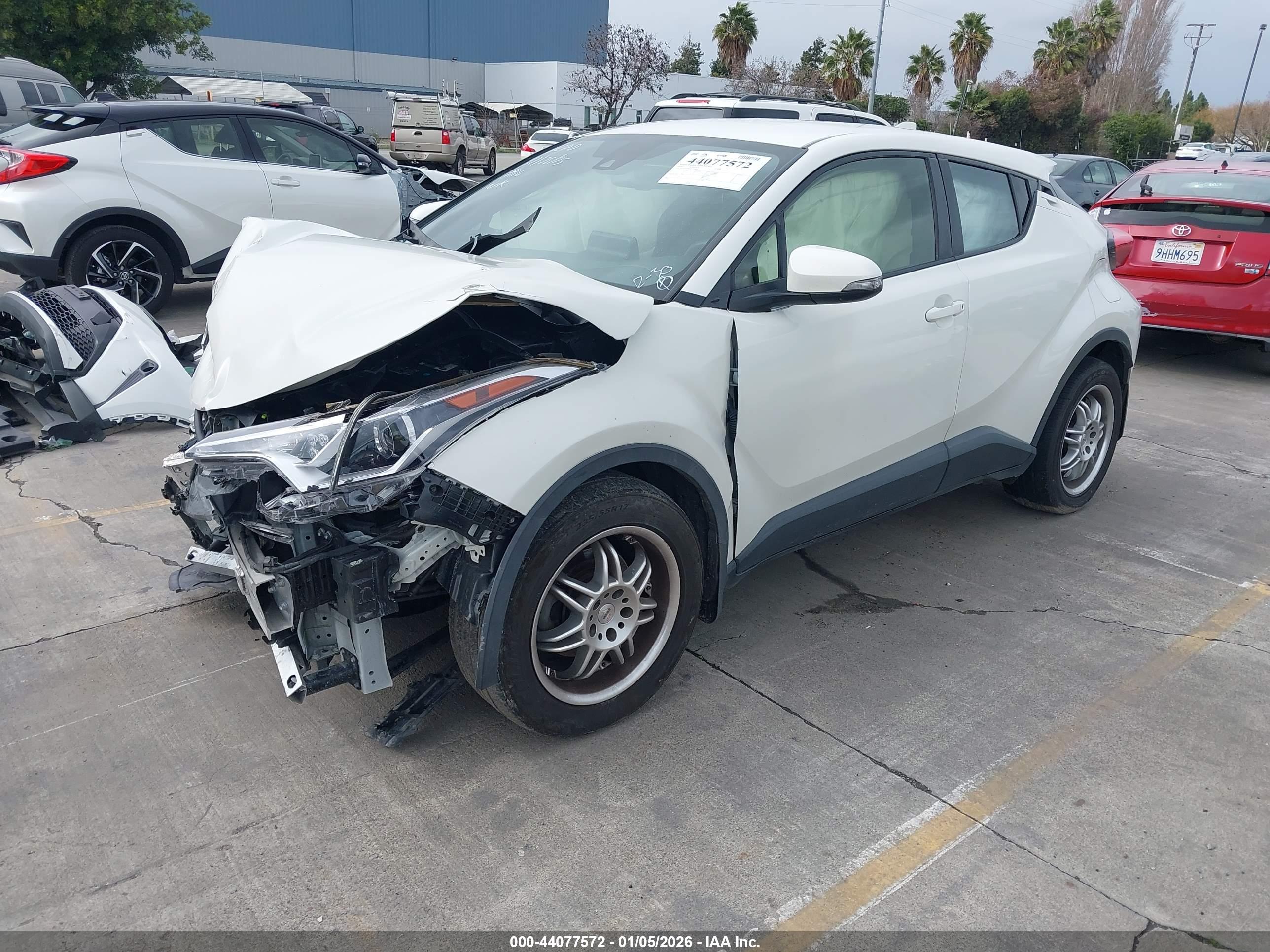TOYOTA C-HR image 2