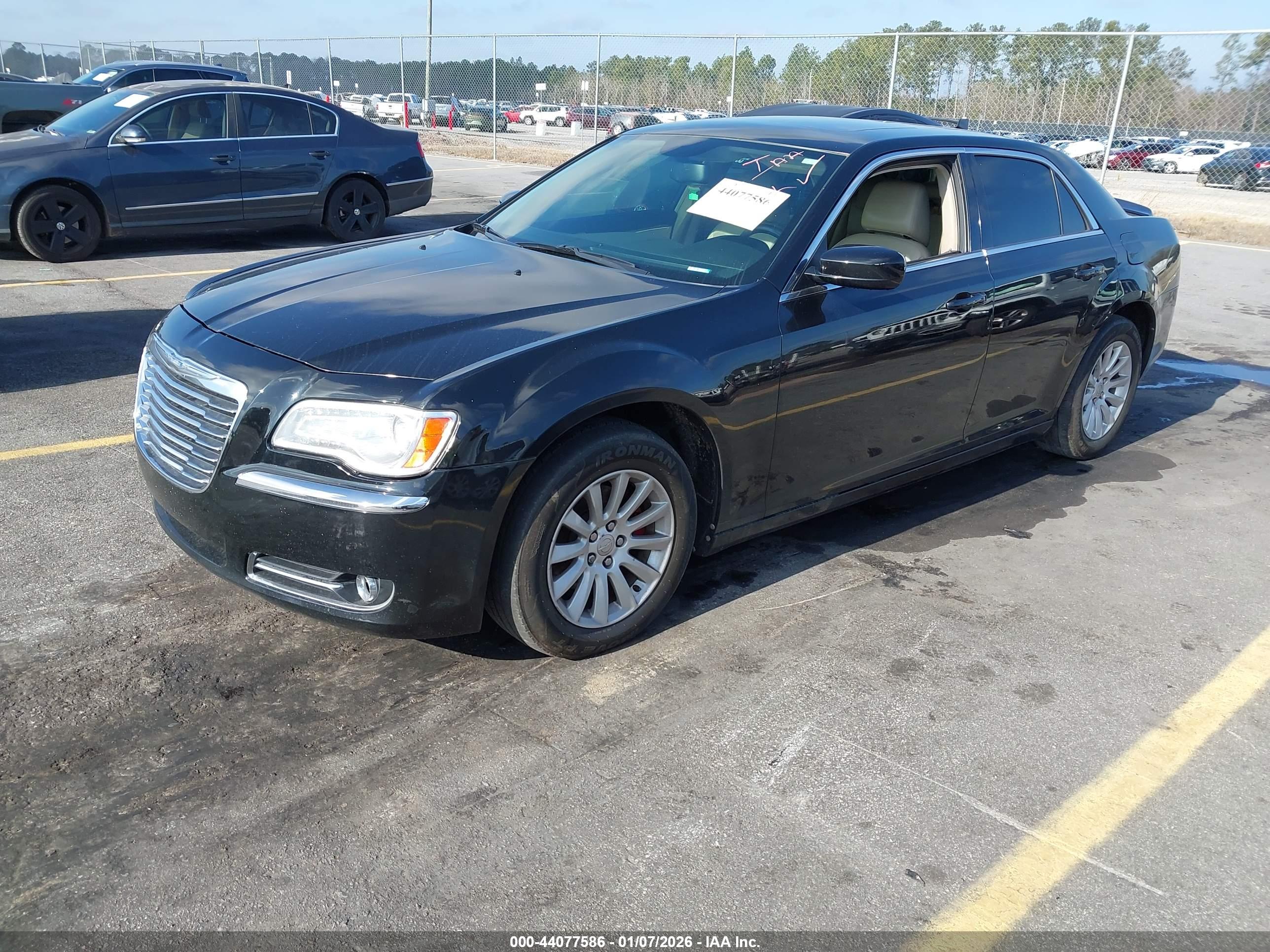 CHRYSLER 300 image 2