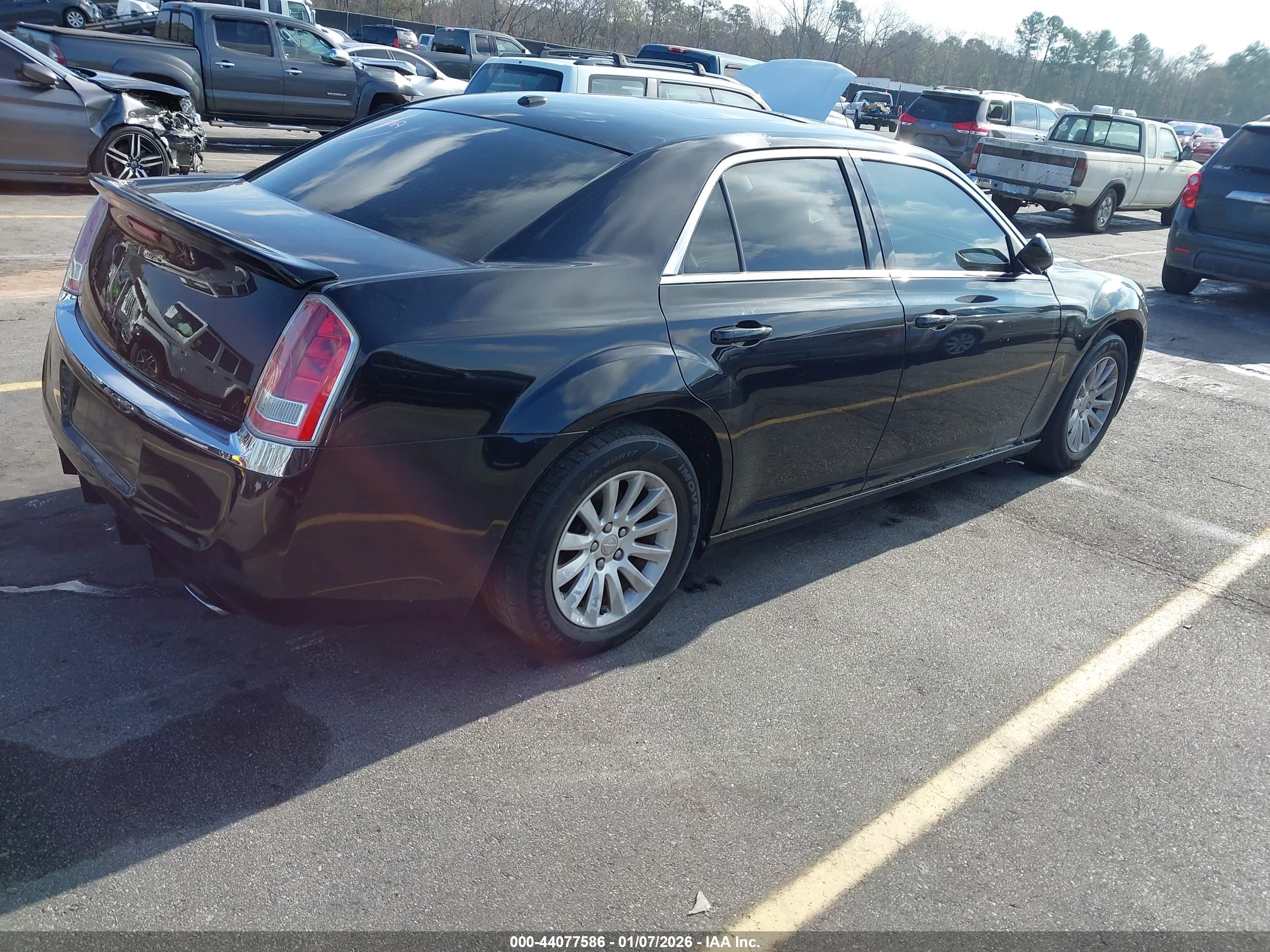 CHRYSLER 300 image 4