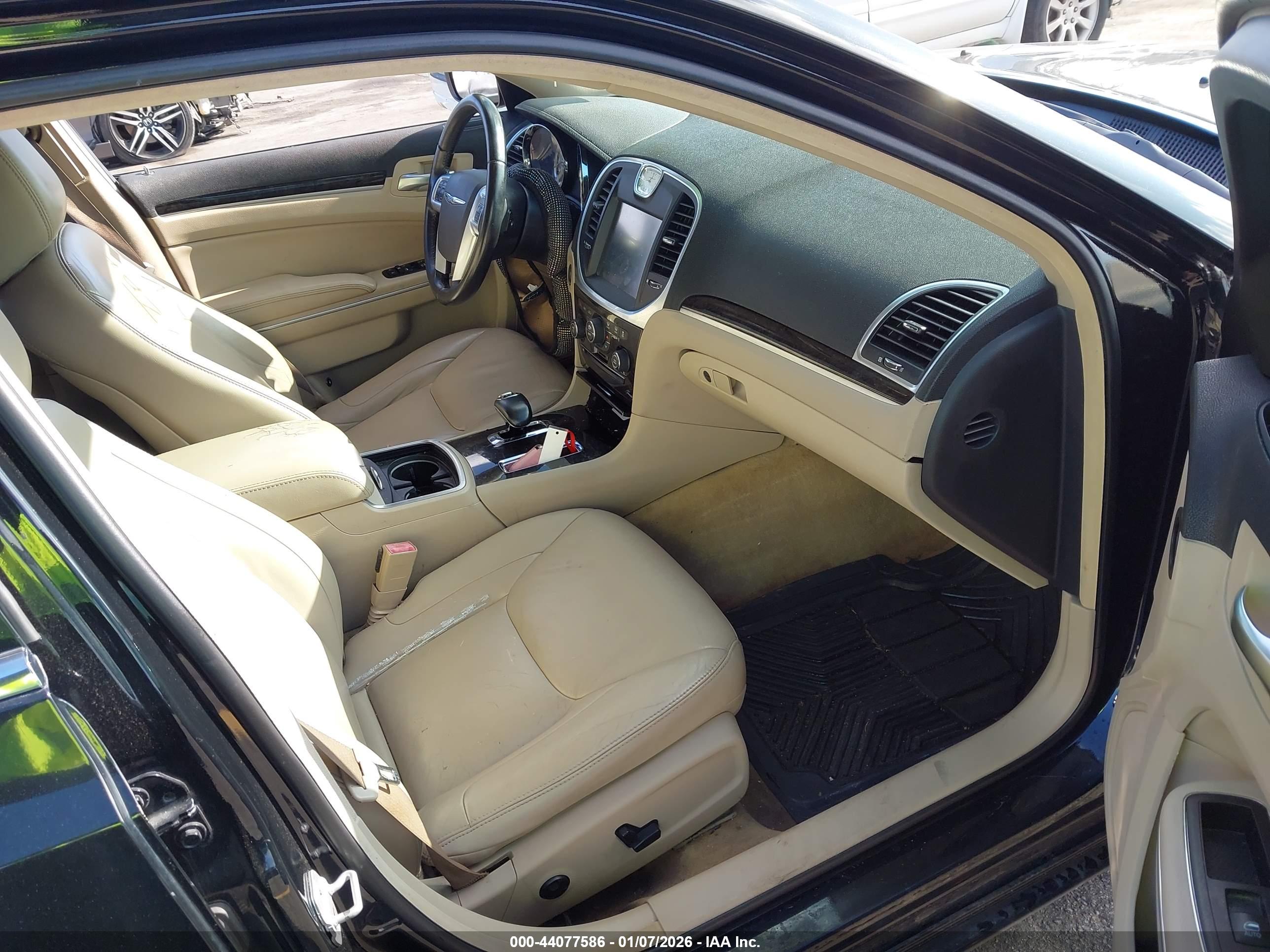 CHRYSLER 300 image 5