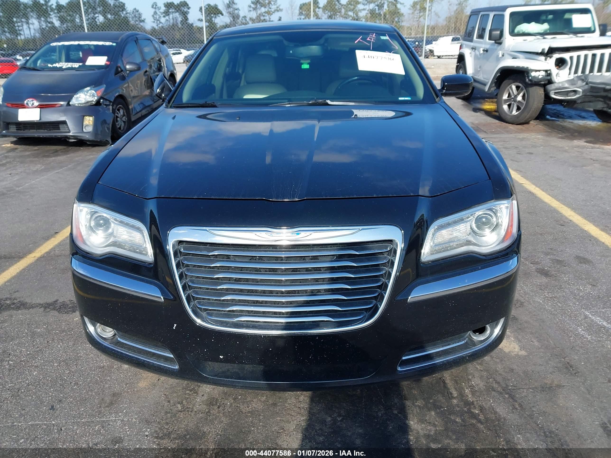 CHRYSLER 300 image 6