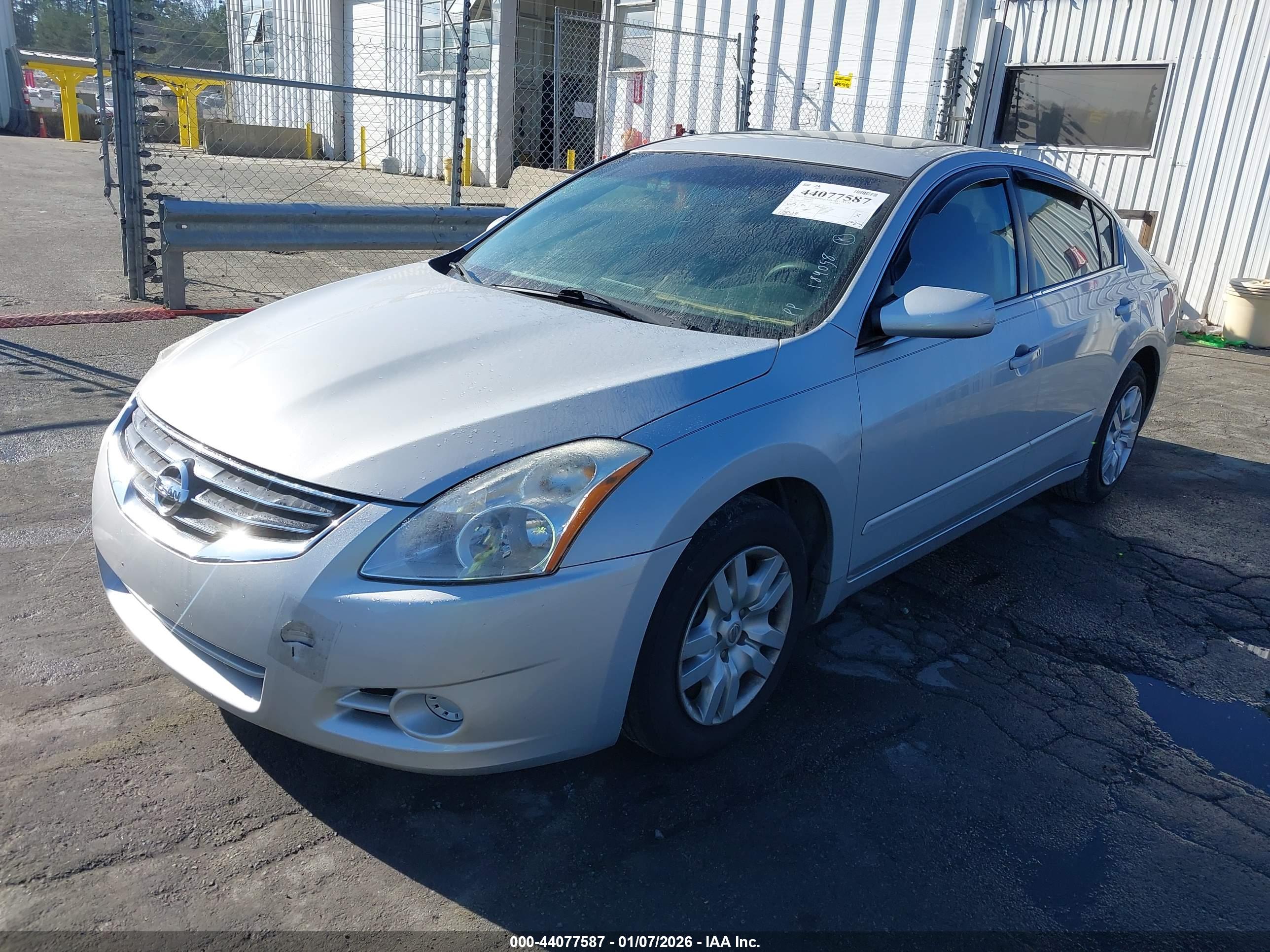 NISSAN ALTIMA image 2