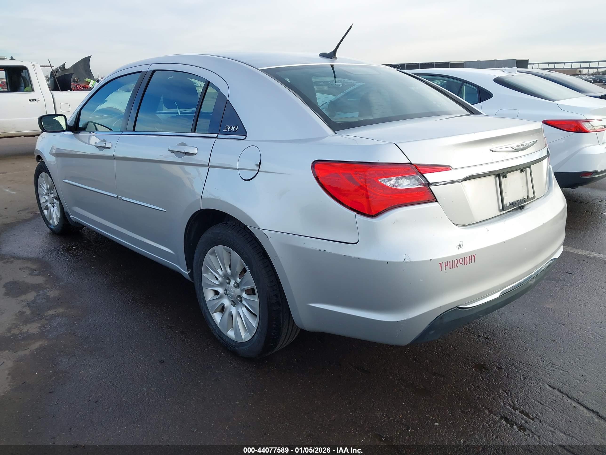 CHRYSLER 200 image 3