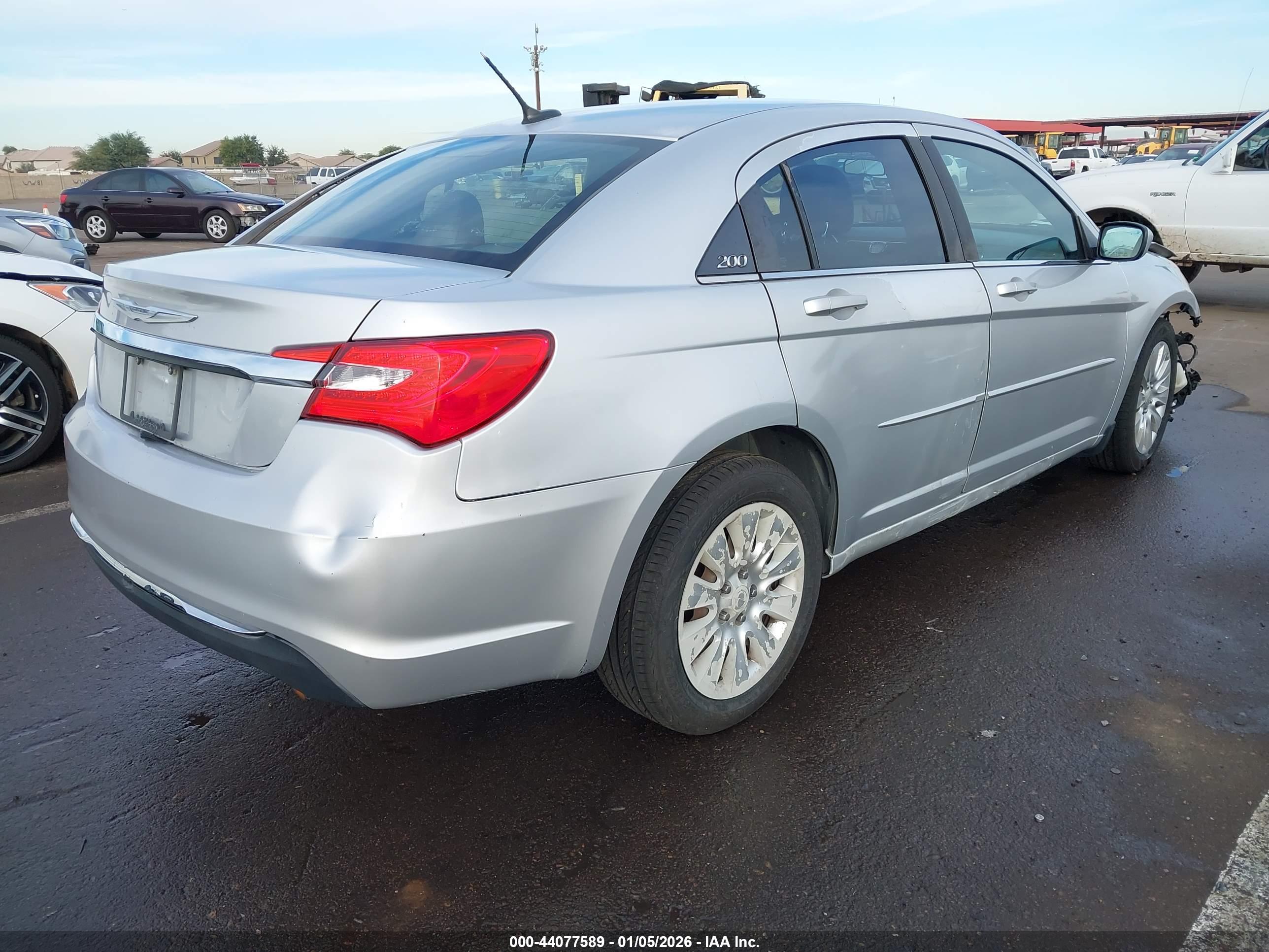 CHRYSLER 200 image 4