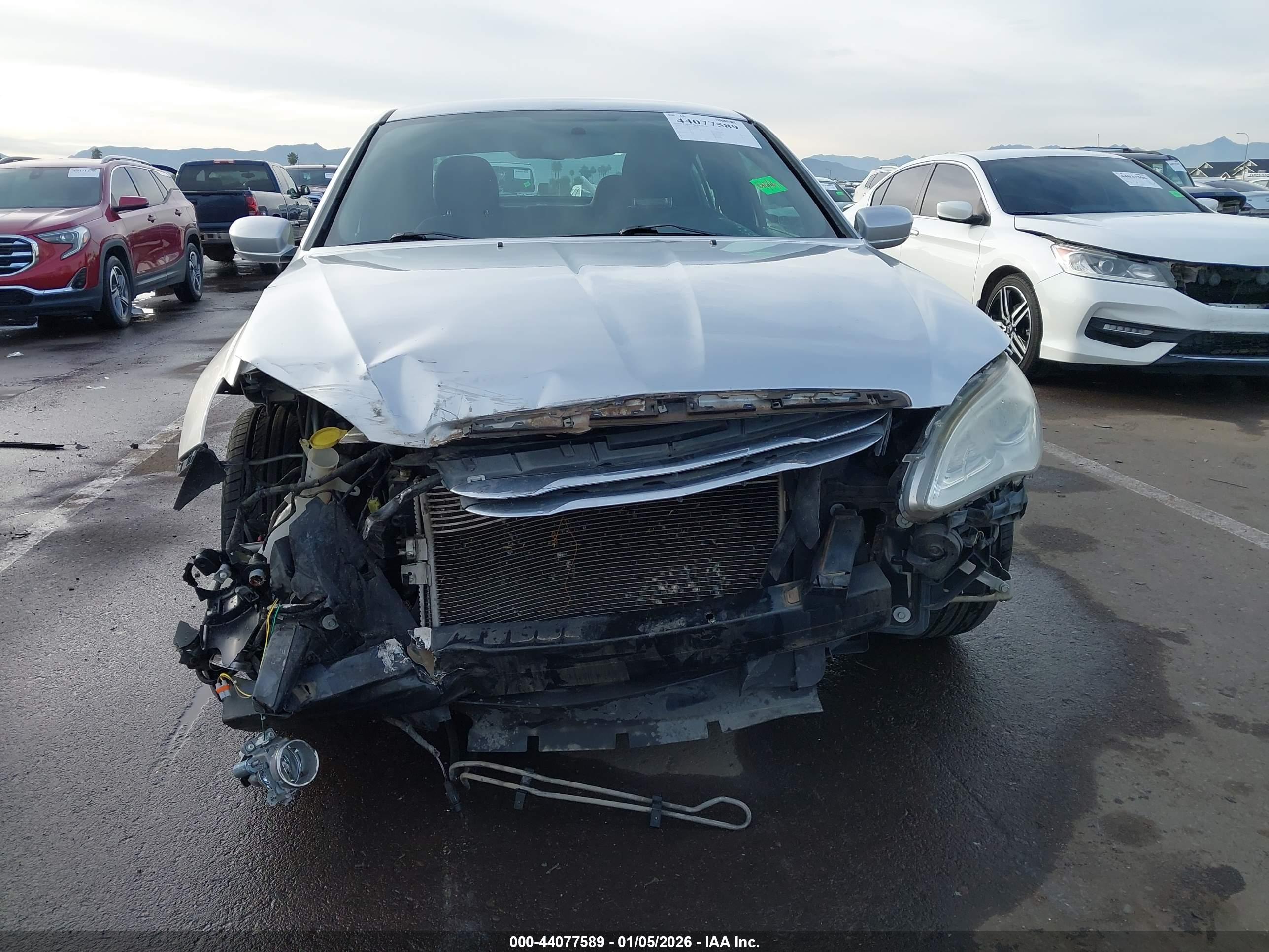 CHRYSLER 200 image 6