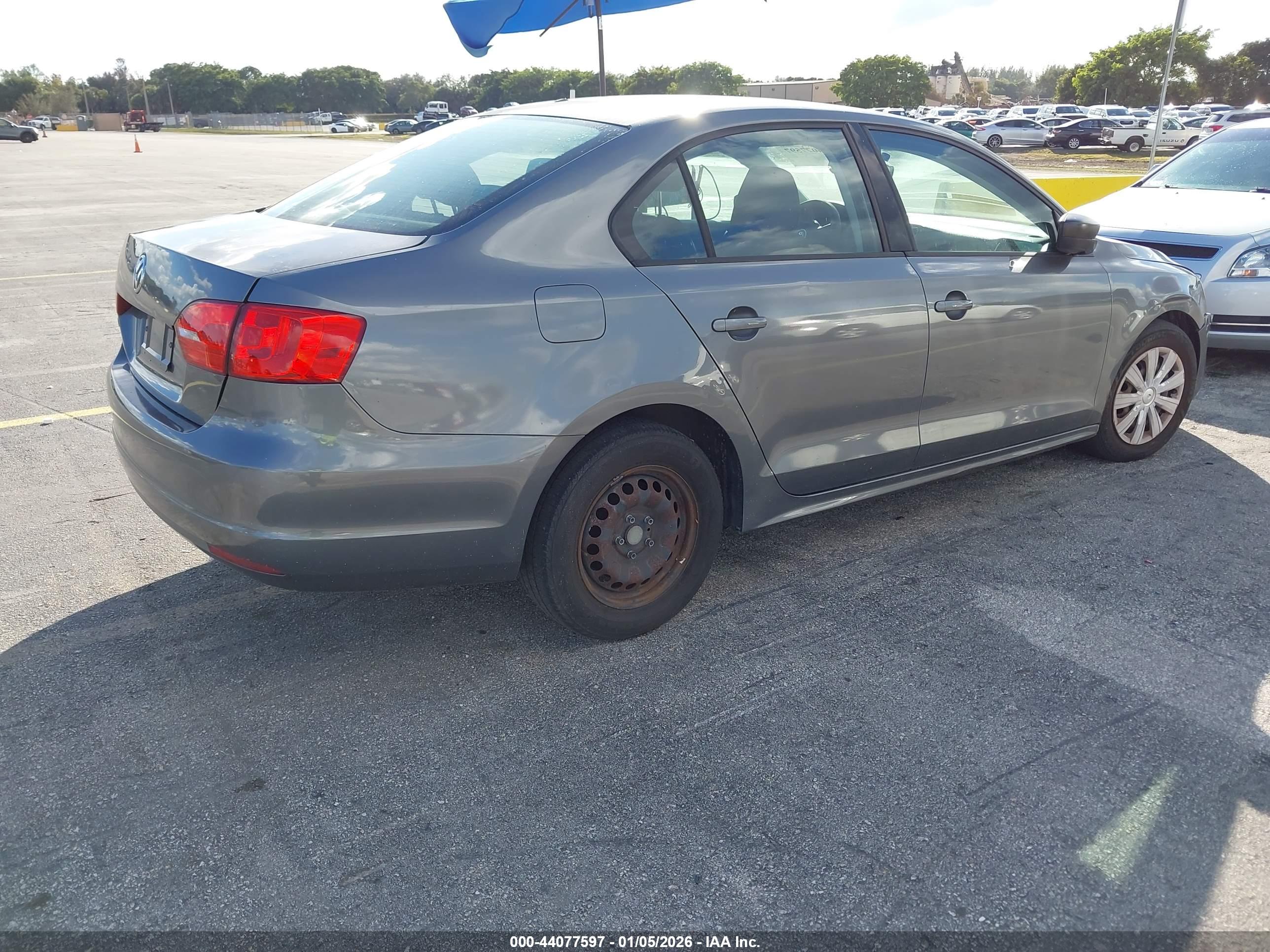 VOLKSWAGEN JETTA image 4