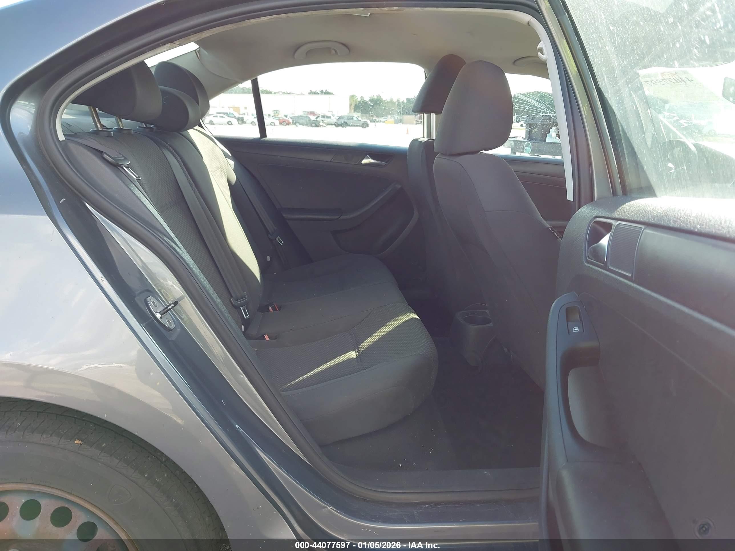VOLKSWAGEN JETTA image 8